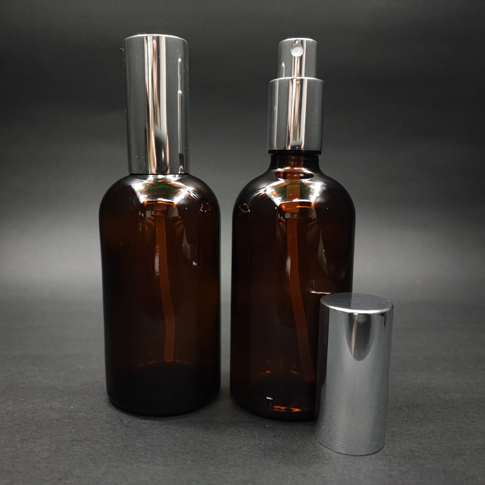 100 ML LÜKS VİDALI VALF ÇEVİRME PARFÜM ŞİŞELERİ - 100 CC AMBER CAM ŞİŞE - GÜMÜŞ METAL SPREYLİ KAPAKLI SET