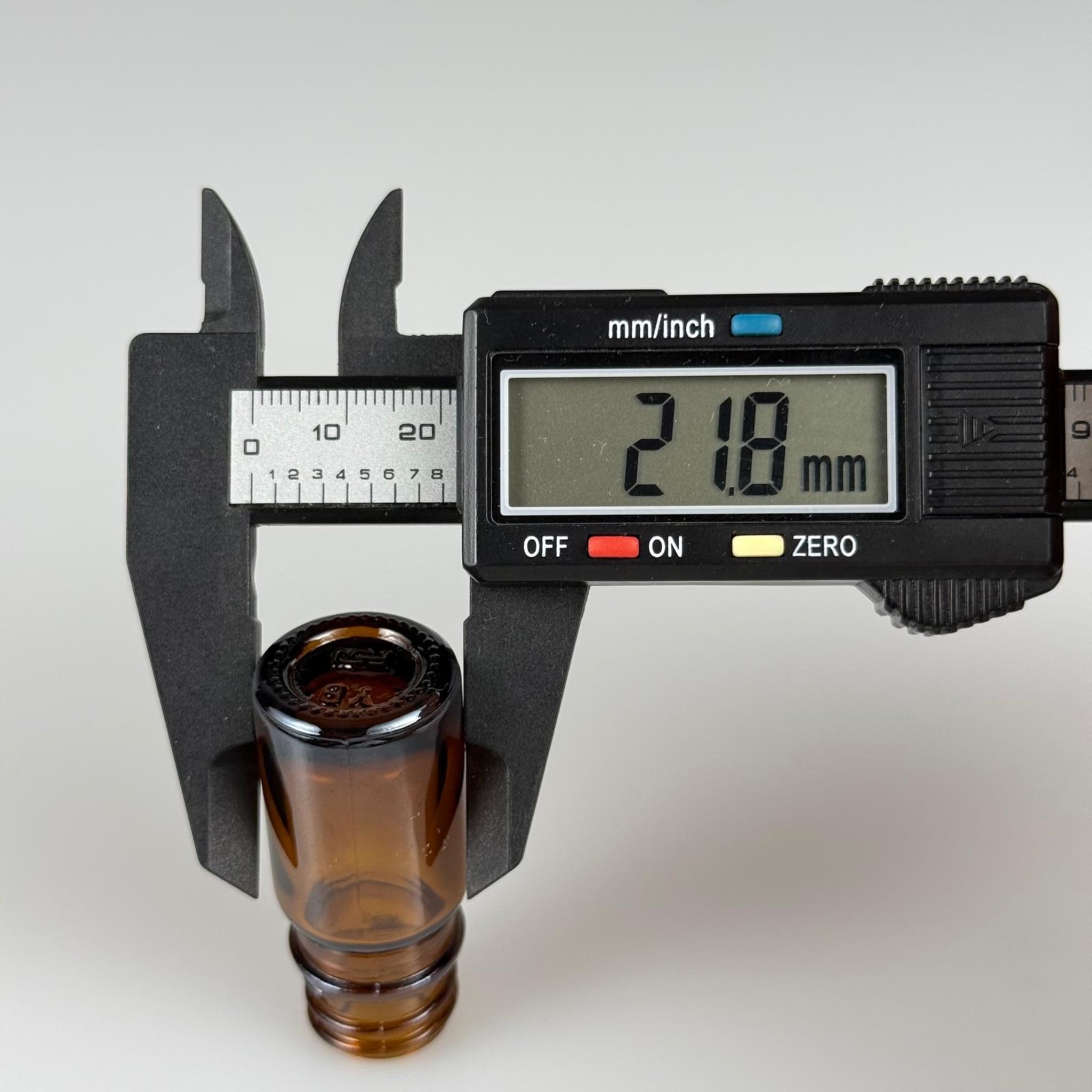5 CC AMBER CAM ŞİŞE + KÖPÜK CONTALI GOLD ALÜMİNYUM METAL KAPAKLI + KÖR TIPALI TAKIM - 5 ML KAHVERENGİCAM ŞİŞE