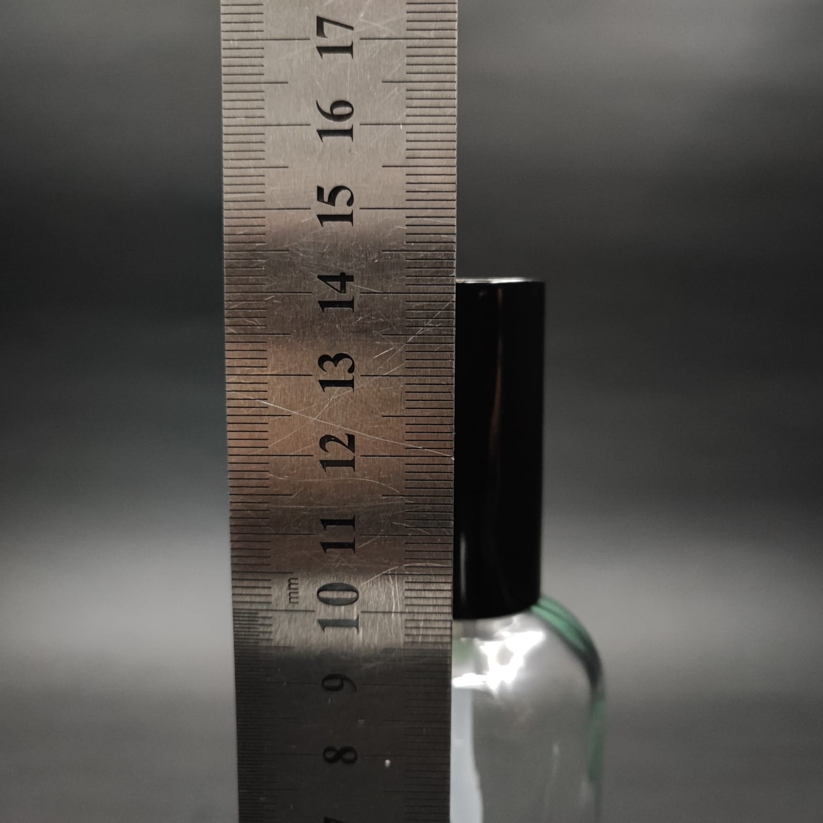 100 ML LÜKS VİDALI VALF ÇEVİRME PARFÜM ŞİŞELERİ - 100 CC ŞEFFAF CAM ŞİŞE - SİYAH METAL SPREYLİ KAPAKLI SET