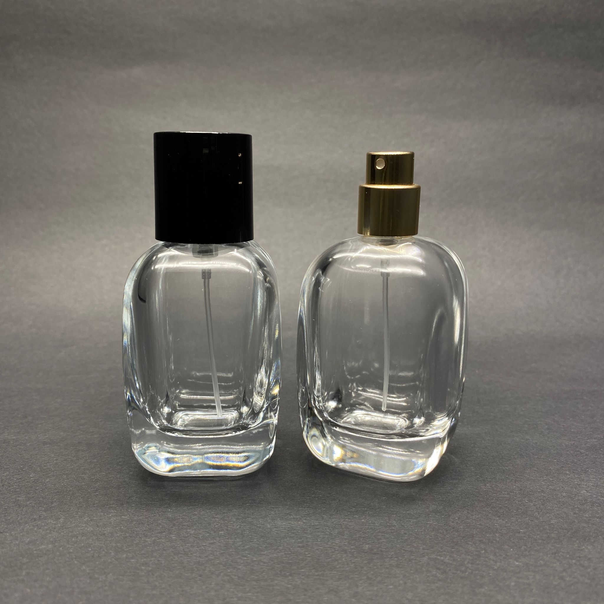 50 ML OVAL KARE MODEL CORE PARFÜM ŞİŞESİ - GOLD METAL SPREYLİ + SİYAH KAPAKLI (AĞIZ 15 MM GEÇME KOLAY KAPAMA)