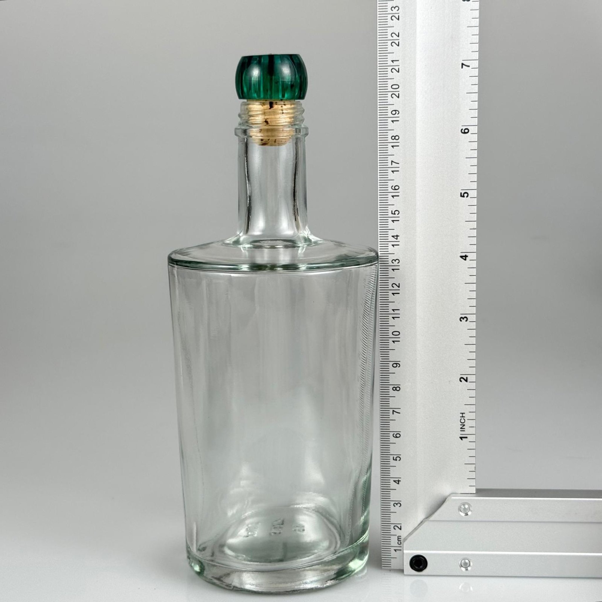 500 CC KALIN DİPLİ LÜKS CAM ŞİŞE - YEŞİL MANTAR TIPALI - 500 ML SİLİNDİR ÖZEL CAM ŞİŞE