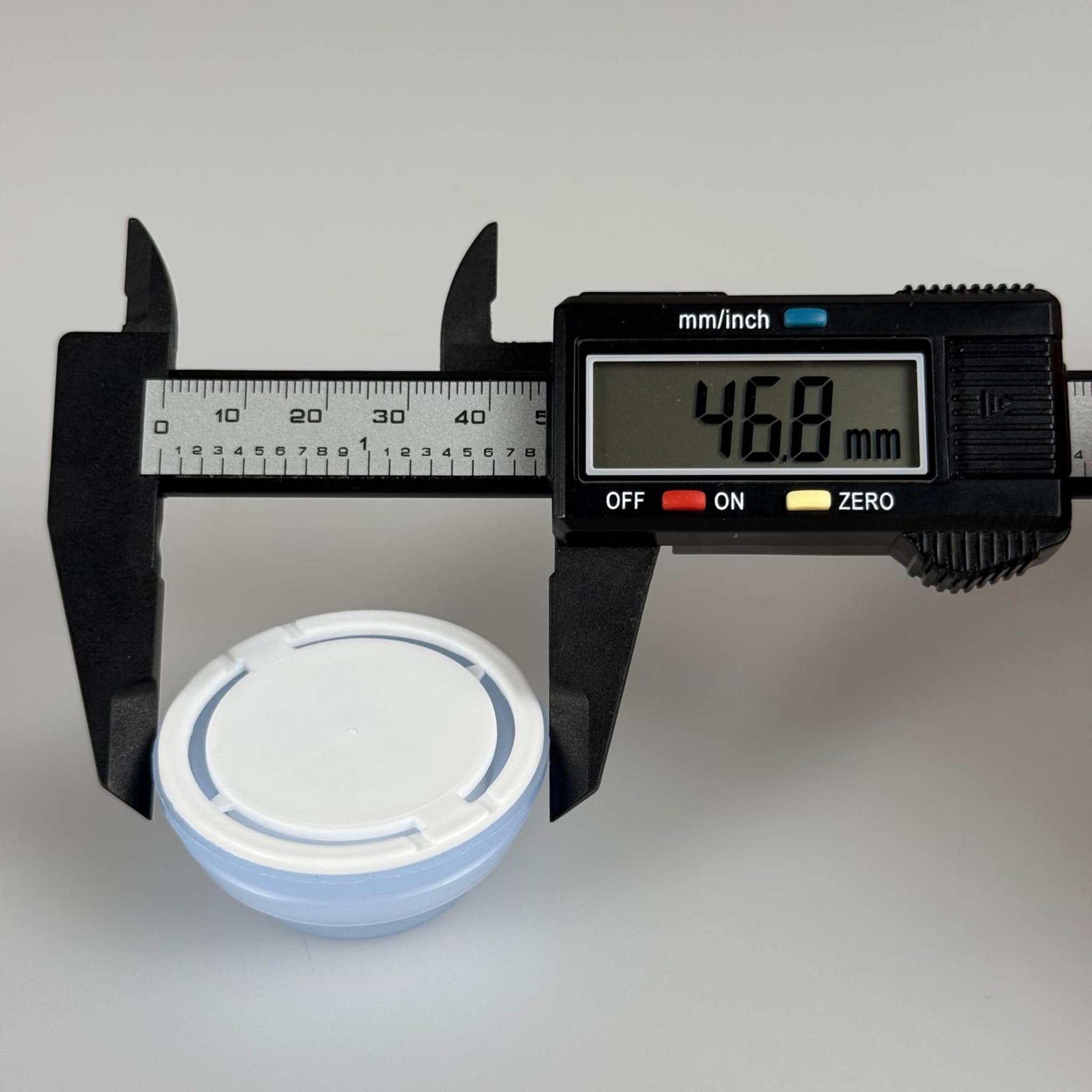 42 MM P2 K CL NATÜREL BEYAZ BERİCAP (SOLVENT VE TİNER TENEKESİ İÇİN) - TENEKE İÇİN PLASTİK KAPAK - YEDEK KİMYASAL TENEKE KAPAĞI - Çakma Metal TENEKE Kapağı