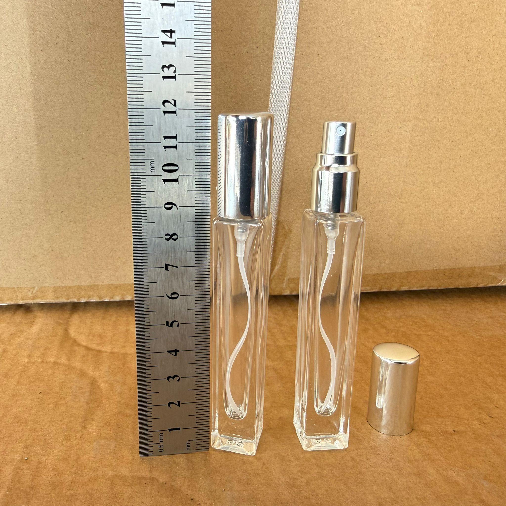 10 CC KARE KÖŞELİ DÜZ TESTER PARFÜM ŞİŞESİ - CAM KALEM PARFÜM ŞİŞESİ GÜMÜŞ METAL SPREYLİ KAPAKLI TAKIM - 10 ML CAM TÜP PARFÜM ŞİŞESİ - VİDALI SPREY VALF TEKRAR DOLDURULABİLİR - HEDİYELİK CAM KOLONYA ŞİŞESİ - DÜĞÜN, NİŞAN, SÖZ, KINA, CENAZE, PROMOSYON İÇİN HEDİYELİK KOLONYA ŞİŞELERİ