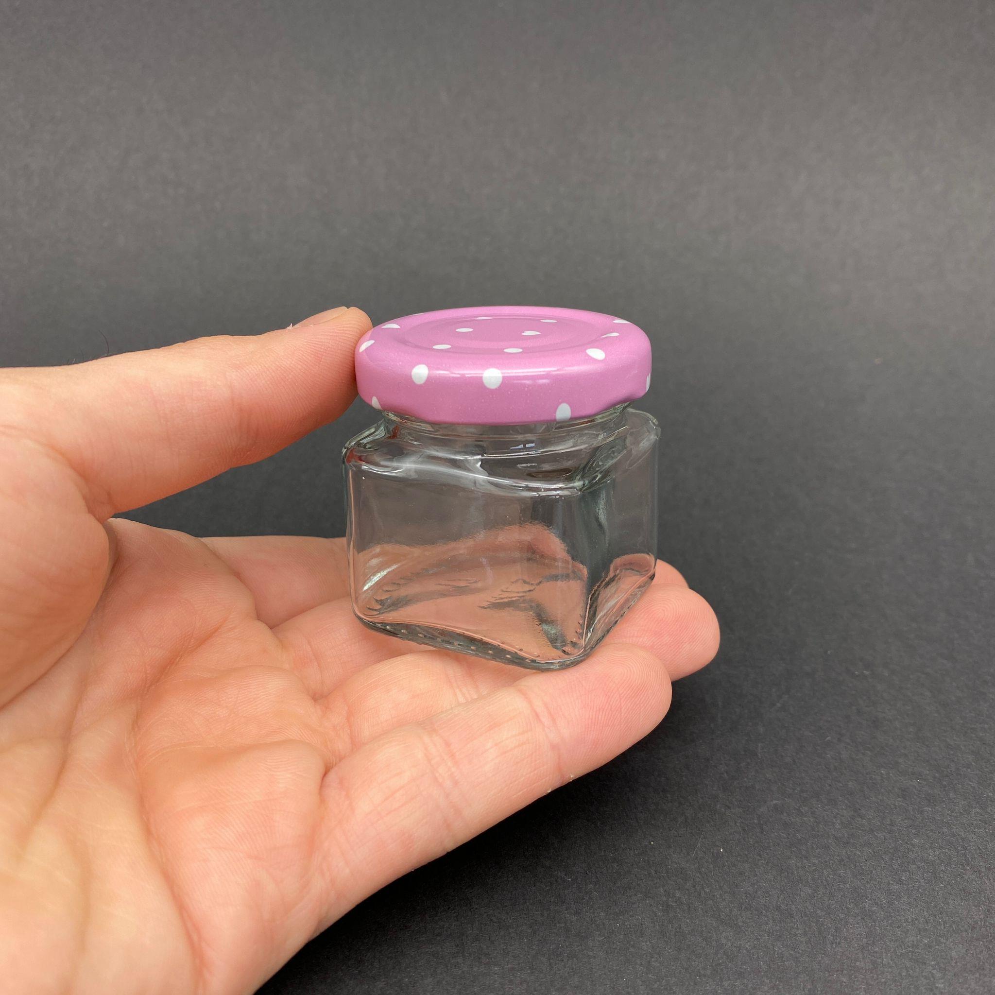 40 CC KARE KAVANOZ - PEMBE METAL KAPAKLI - 40 ML KÖŞELİ TİP CAM KAVANOZ