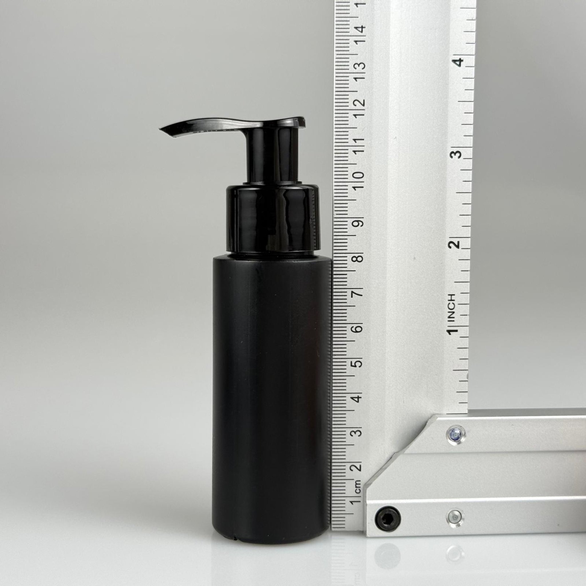 50 CC SİYAH POLİETİLEN PLASTİK ŞİŞE - SİYAH  POMPALI - 50 ML POMPALI PLASTİK ŞİŞE