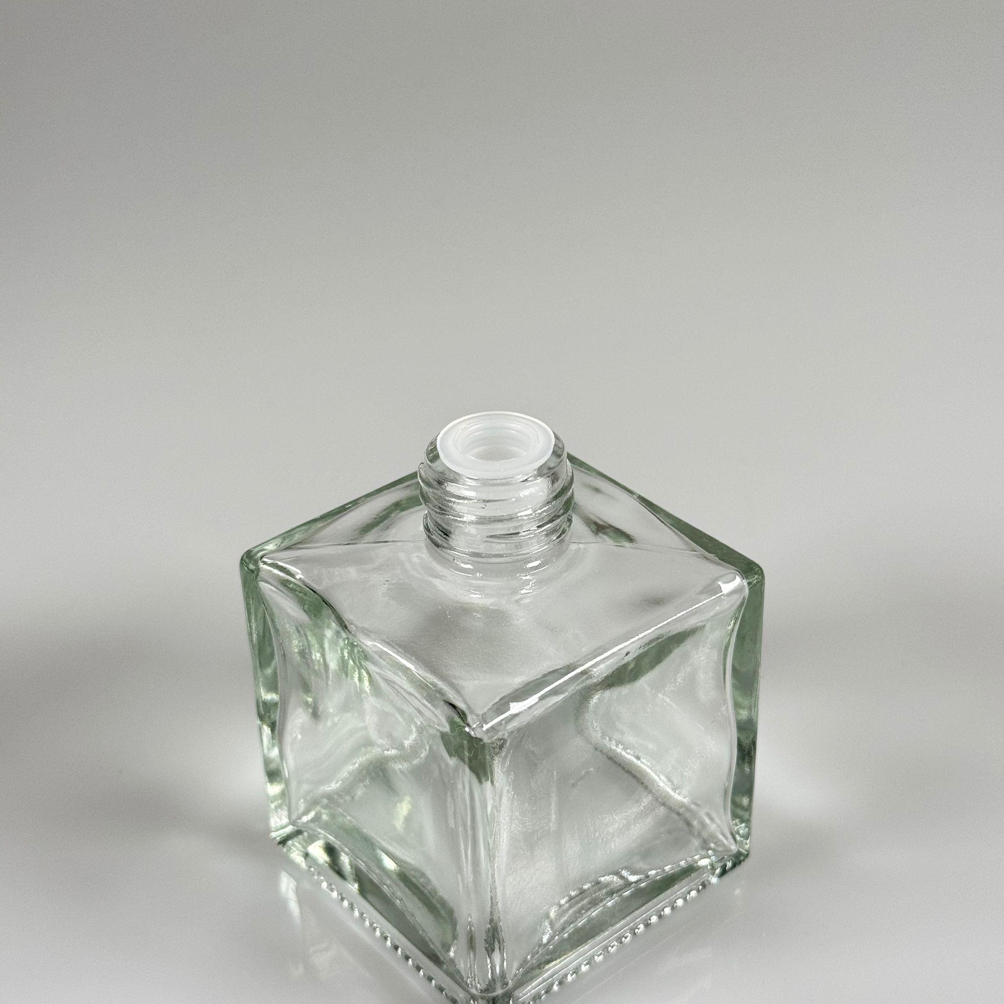 100 CC KARE BAMBU CAM BAMBU ODA KOKUSU ŞİŞESİ - 100 ML ÇUBUKLU KÖŞELİ BAMBU ODA KOKUSU ŞİŞESİ - DİFÜZÖR ŞİŞE- CAM ŞİŞE + GOLD PLASTİK KAPAK + TIPA + 2 ADET FİBER BEYAZ BAMBU ÇUBUK - YENİ MODEL