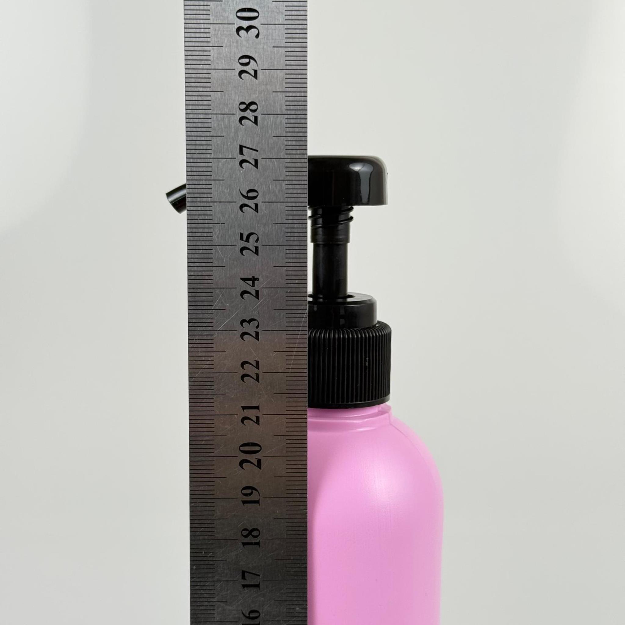 500 CC POLİETİLEN PEMBE MODEL ŞİŞE - SİYAH DOZAJ POMPALI (HER BASMADA 4 CC SIVI ATAR)  - 0,5 LT POMPALI ŞİŞE - ŞURUP, ŞAMPUAN, KREM GİBİ YOĞUN KIVAMLI SIVILARDA KULLANILIR