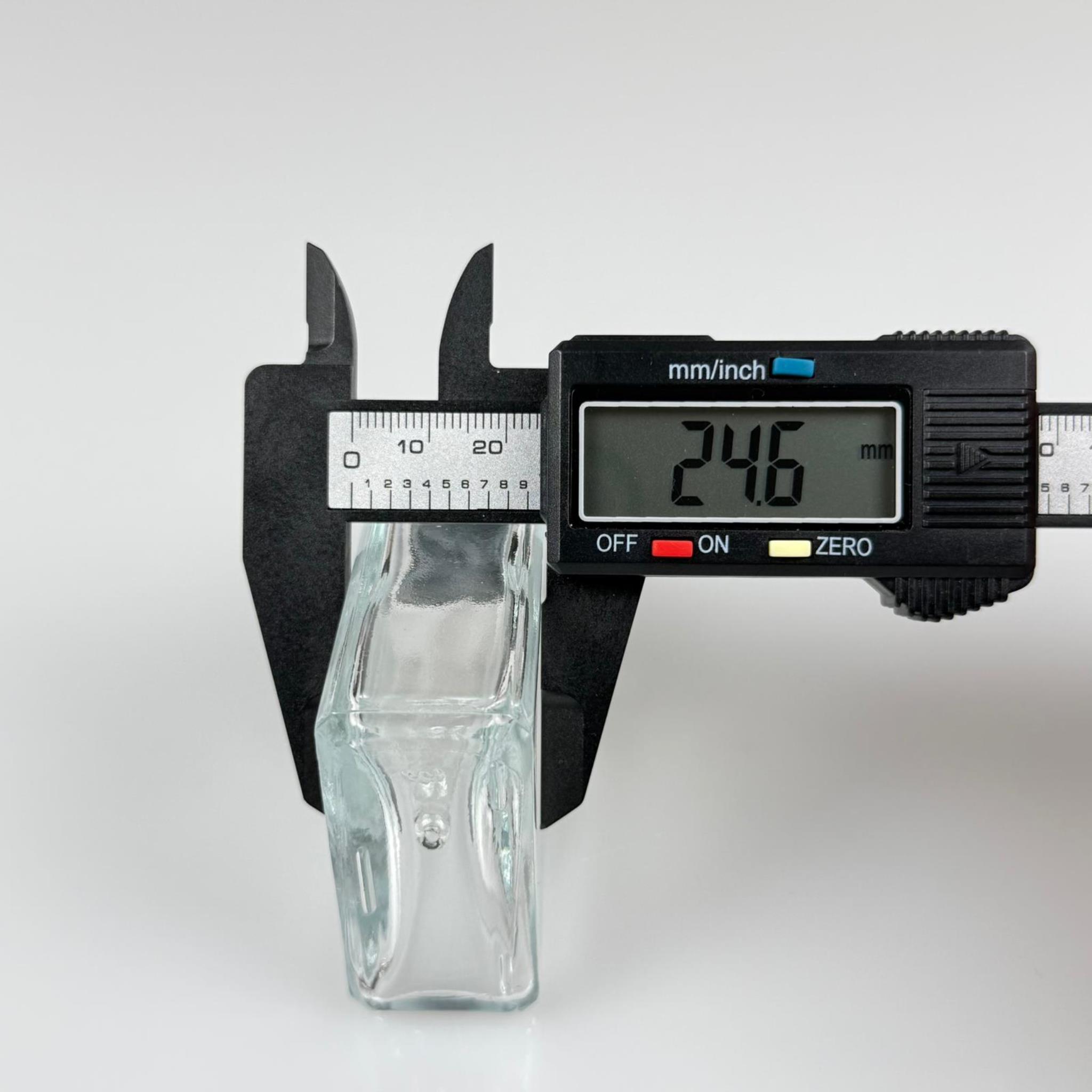 40 CC YASSI DİKDÖRTGEN KÖŞELİ KISA PRESTİJLİ CAM DAMLALIKLI ŞİŞE - SİYAH EMZİK - SİYAH METALİK KAPAK - 40 ML CAM DAMLALIKLI ŞİŞE - DAMLALIKLI BOŞ ŞİŞE