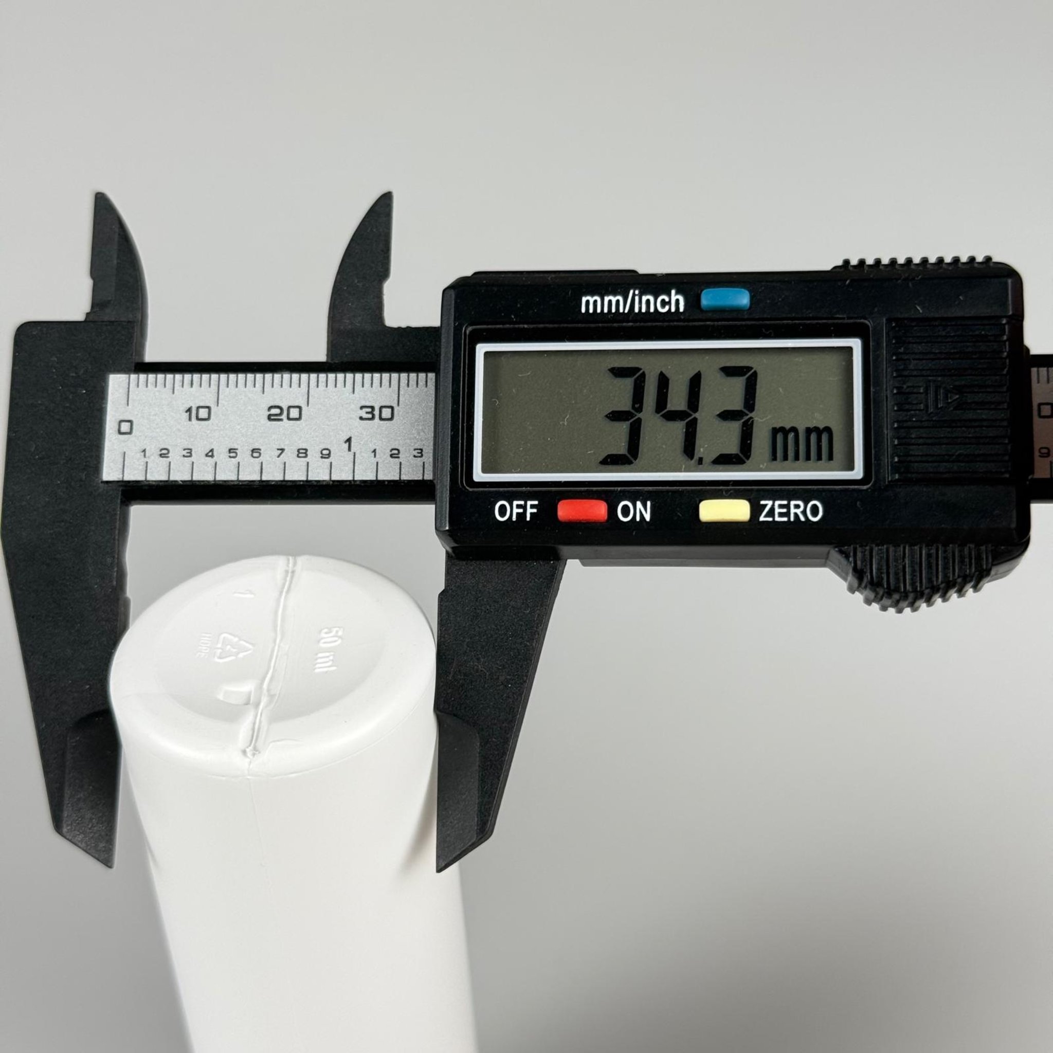 50 CC BEYAZ POLİETİLEN PLASTİK ŞİŞE + CAM DAMLALIKLI TAKIM - ( YANINDA EK OLARAK 66 MM KISA PLASTİK DAMLALIK ÇUBUK İLE GELİR ) - 50 ML DAMLALIKLI PLASTİK ŞİŞE