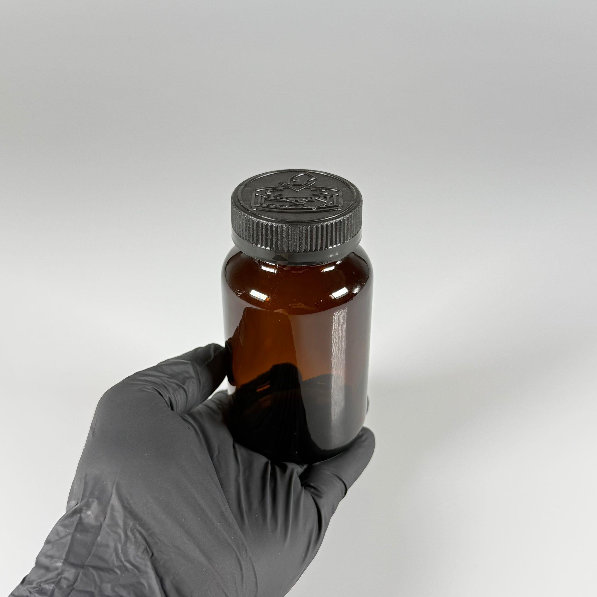 200 CC CAM KAHVERENGİ AMBER TABLET KAPSÜL ŞİŞESİ + 45 MM VİDALI ÇOCUK EMNİYET KİLİTLİ SİYAH PLASTİK KAPAK