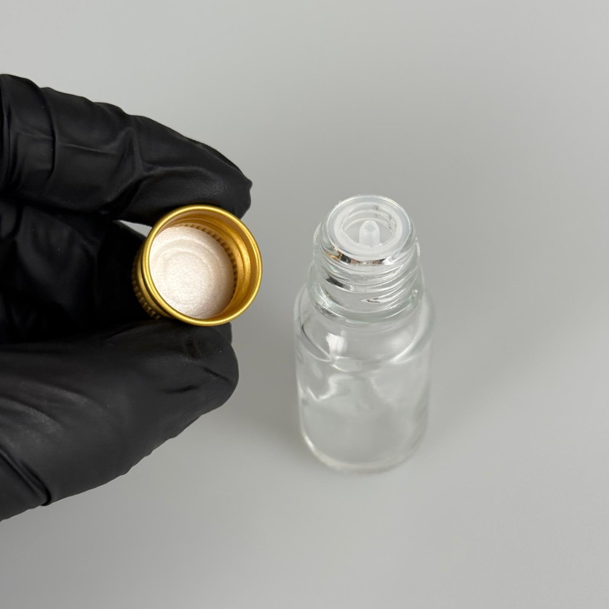 10 CC ŞEFFAF CAM ŞİŞE + KÖPÜK CONTALI GOLD ALÜMİNYUM METAL KAPAKL + DAMLALIKLI KOLONYA TIPALI TAKIM - 10 ML ŞEFFAF CAM ŞİŞE