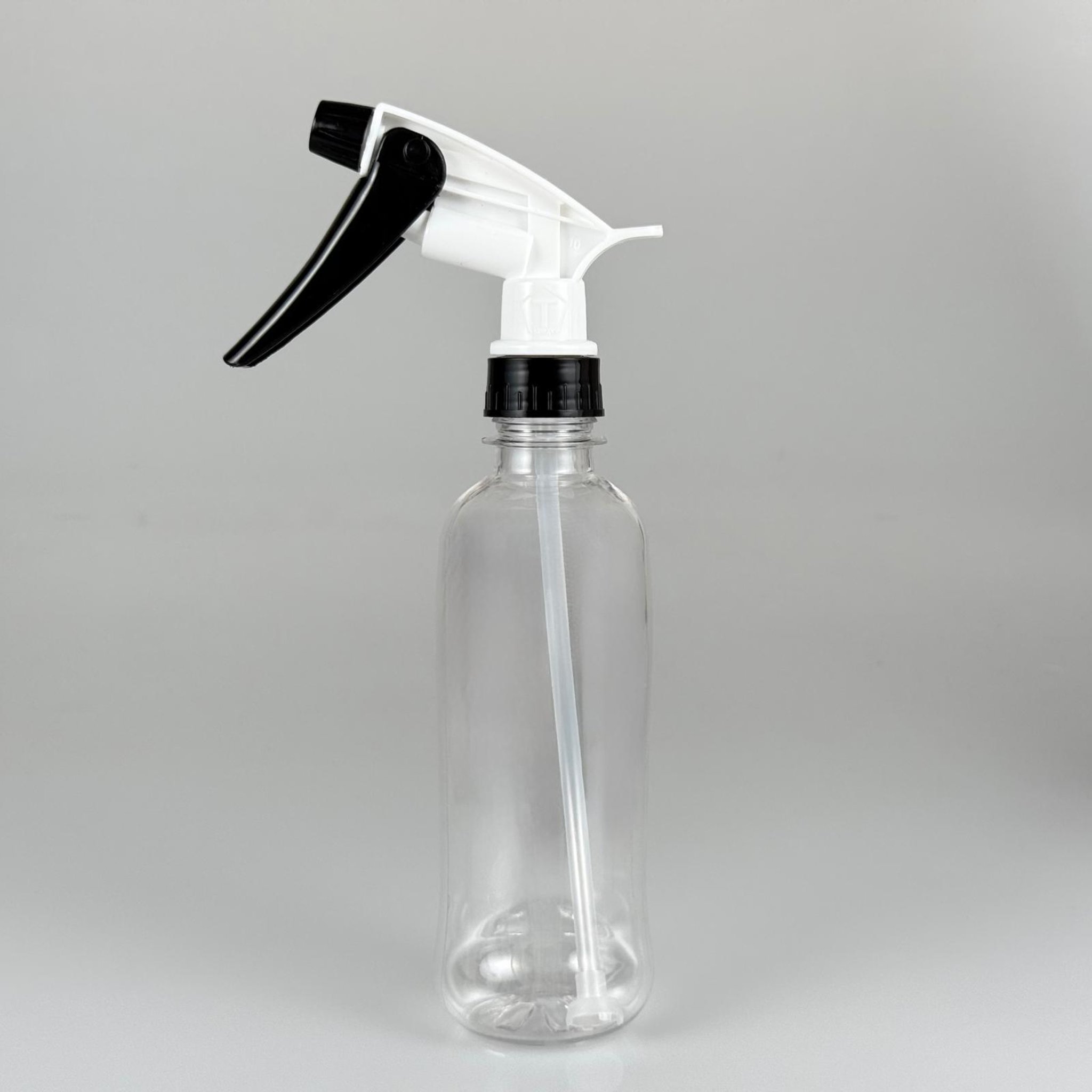 330 CC PET OTO BAKIM ŞİŞESİ - BÜYÜK SİYAH BEYAZ DOZAJLI KİMYASALA DAYANIKLI TRİGER TETİK SPREYLİ - 330 ML KİMYASALA DAYANIKLI PLASTİK ŞİŞE - 0,33 LT PET ŞİŞE - ŞEFFAF OTO TEMİZLİK ŞİŞESİ