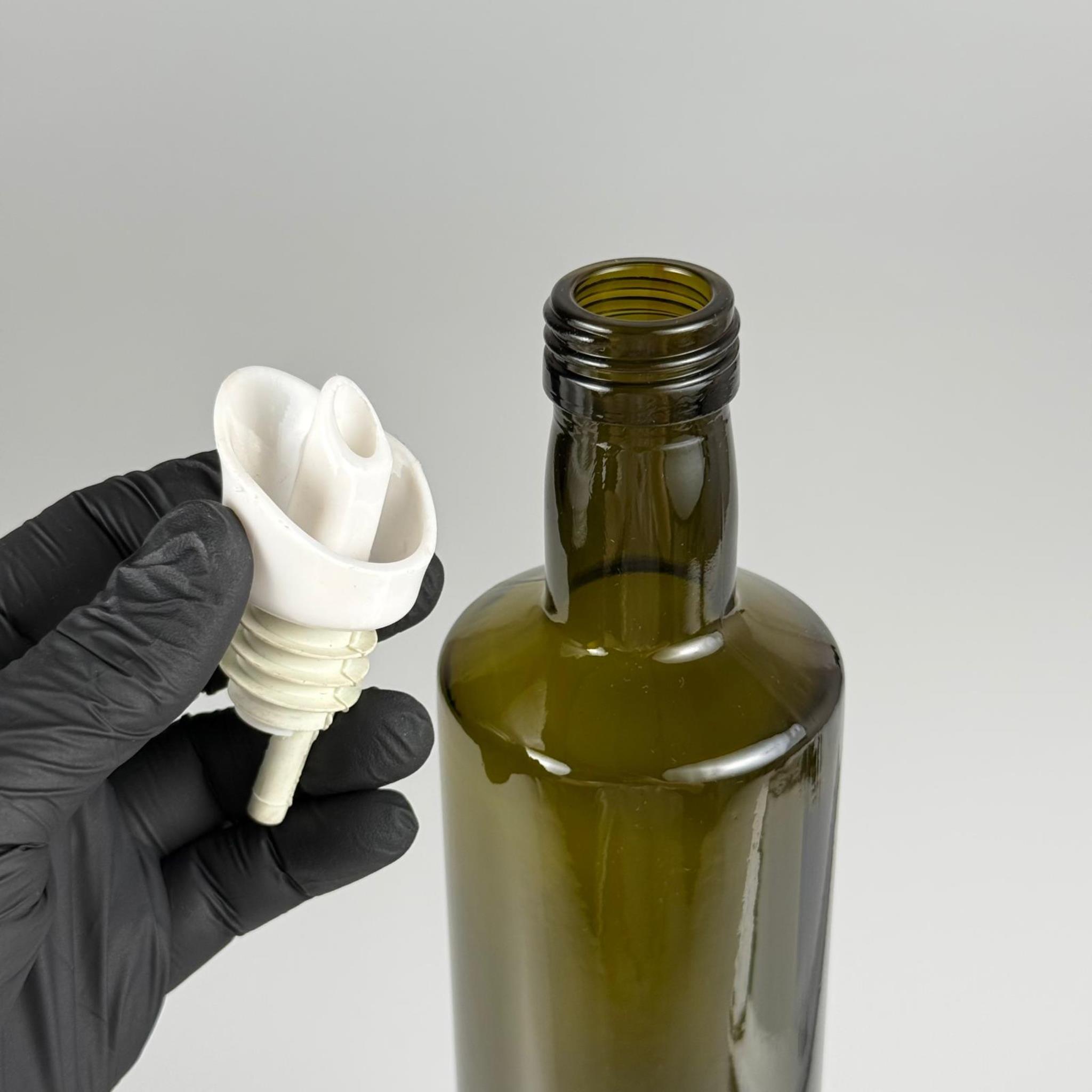 Akıtmaz Kapaklı Şık Cam Yağlık – Zeytinyağı ve Sirke İçin - Restoran Tipi 750 ML Yeşil Dorika Silindir Yağdanlık Beyaz Akıtıcı Başlıklı