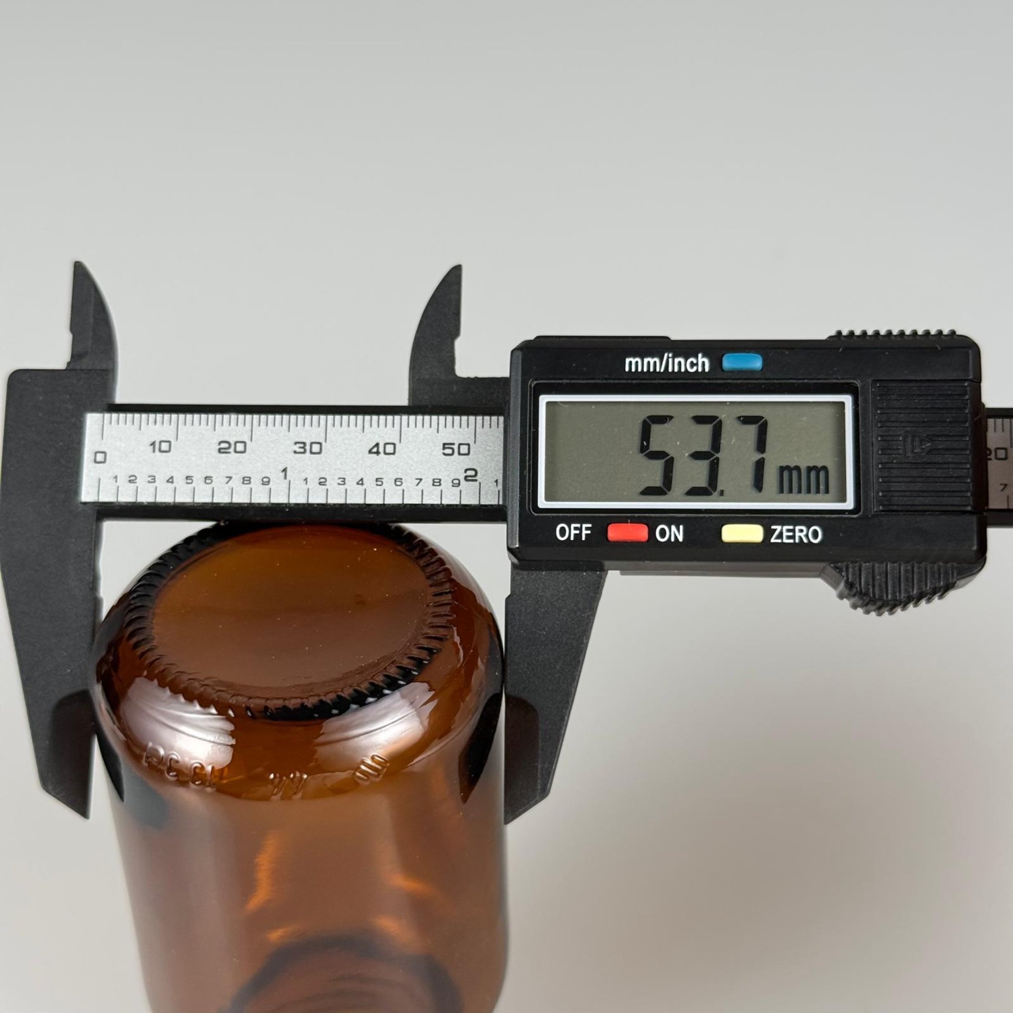 120 CC AMBER CAM TABLET ŞİŞESİ + 38 BEYAZ ÇOCUK KİLİTLİ KAPAK + KÖPÜK CONTALI TAKIM - 120 ML (SİLME 133 ML) KAPSÜL KUTUSU - İLAÇ ŞİŞESİ - MEDİKAL HAP ŞİŞESİ - FARMASÖTİK KAVANOZ