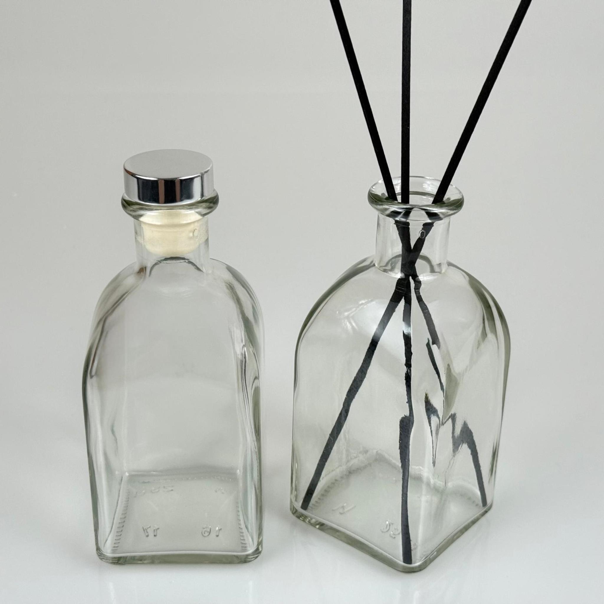 250 CC KARE FRASK MODEL CAM BAMBU ODA KOKUSU ŞİŞESİ - 250 ML ÇUBUKLU KÖŞELİ BAMBU ODA KOKUSU ŞİŞESİ - DİFÜZÖR ŞİŞE- CAM ŞİŞE + GÜMÜŞ TIPA + 3 ADET FİBER SİYAH BAMBU ÇUBUK