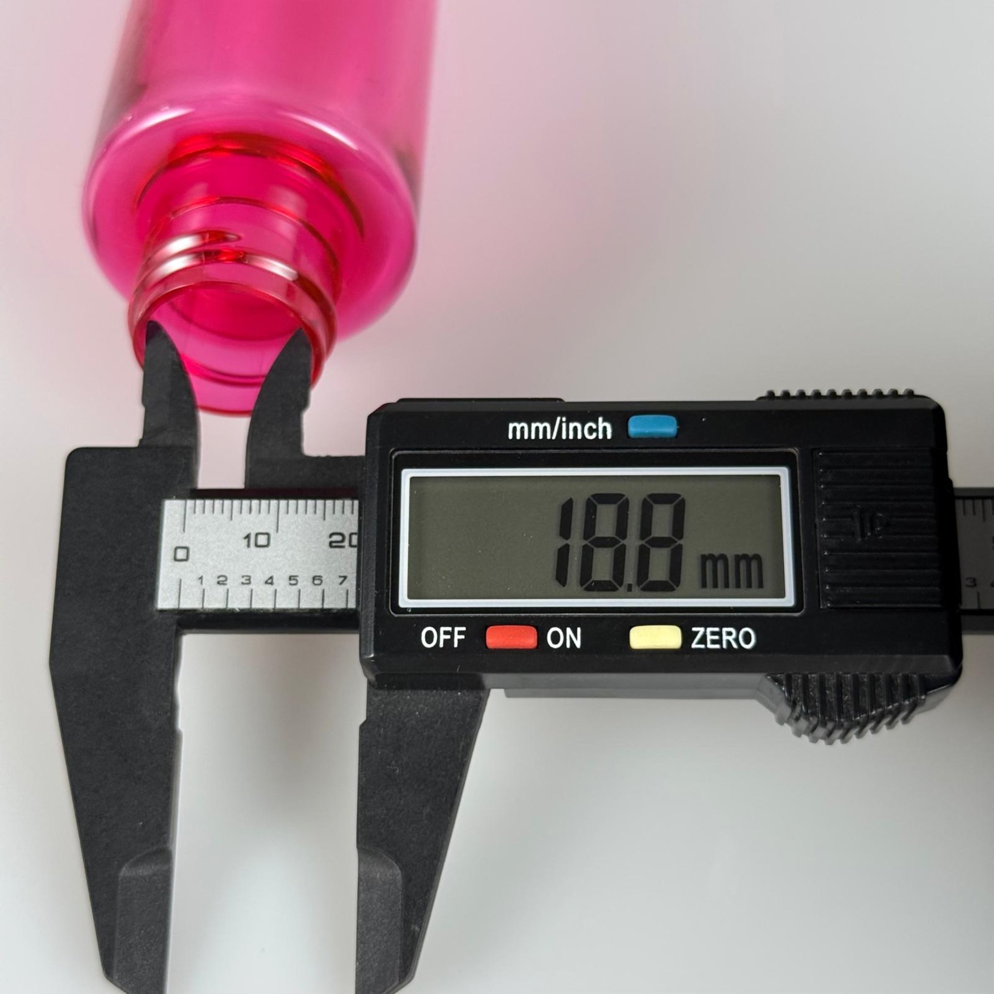 100 CC SİLİNDİR KESKİN KÜT MODEL SERT (17 GR) PET ŞİŞE - KAPAKSIZ - AĞIZ ÇAPI 24 MM - PEMBE
