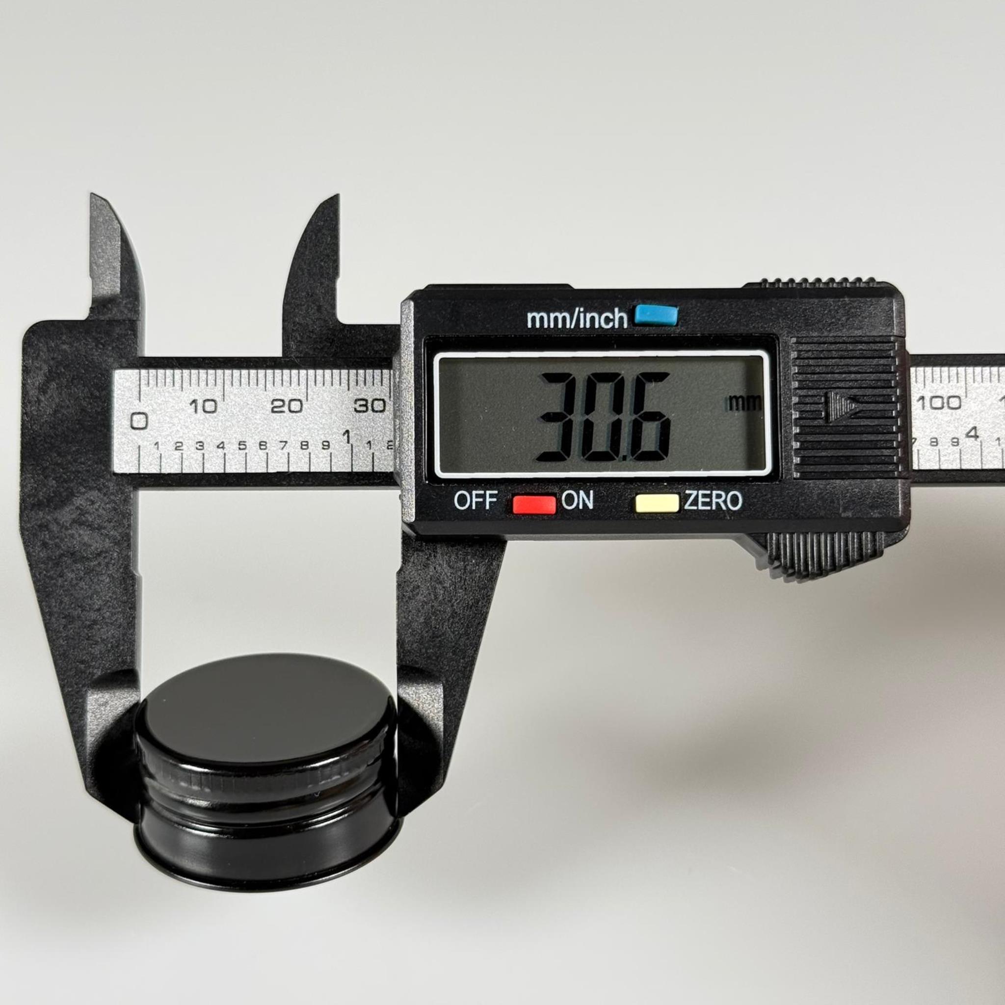 31/18 MM VİDALI METAL ALÜMİNYUM SİYAH KAPAK - 31 MM VİDALI AĞIZ DORİKA, MARASKA ŞİŞELER İÇİN ELLE KAPANABİLİR METAL KAPAK