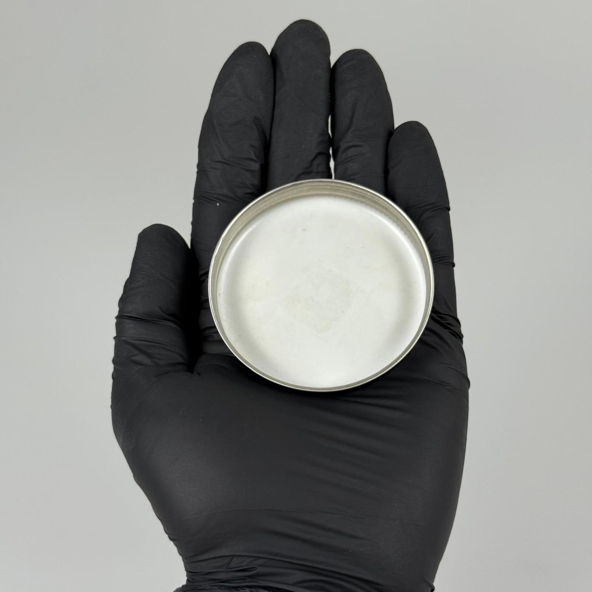 57 MM VİDALI PARLAK SİYAH METAL KAPAK (ŞİŞECAM 50 CC CAM KREM KAVANOZU KAPAĞI)