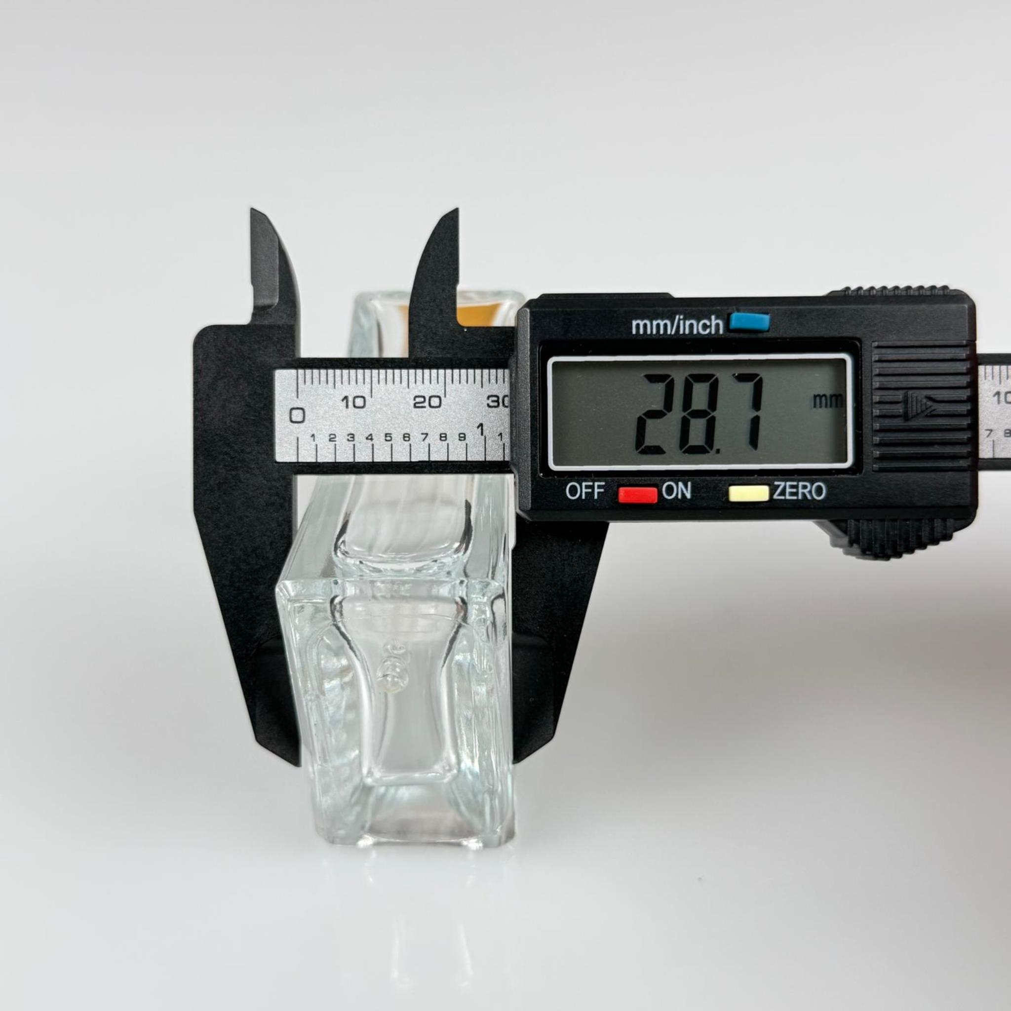 50 CC YASSI DİKDÖRTGEN KÖŞELİ CAM DAMLALIKLI ŞİŞE - BEYAZ EMZİK - GOLD METALİK KAPAK - 50 ML CAM DAMLALIKLI ŞİŞE - DAMLALIKLI BOŞ ŞİŞE
