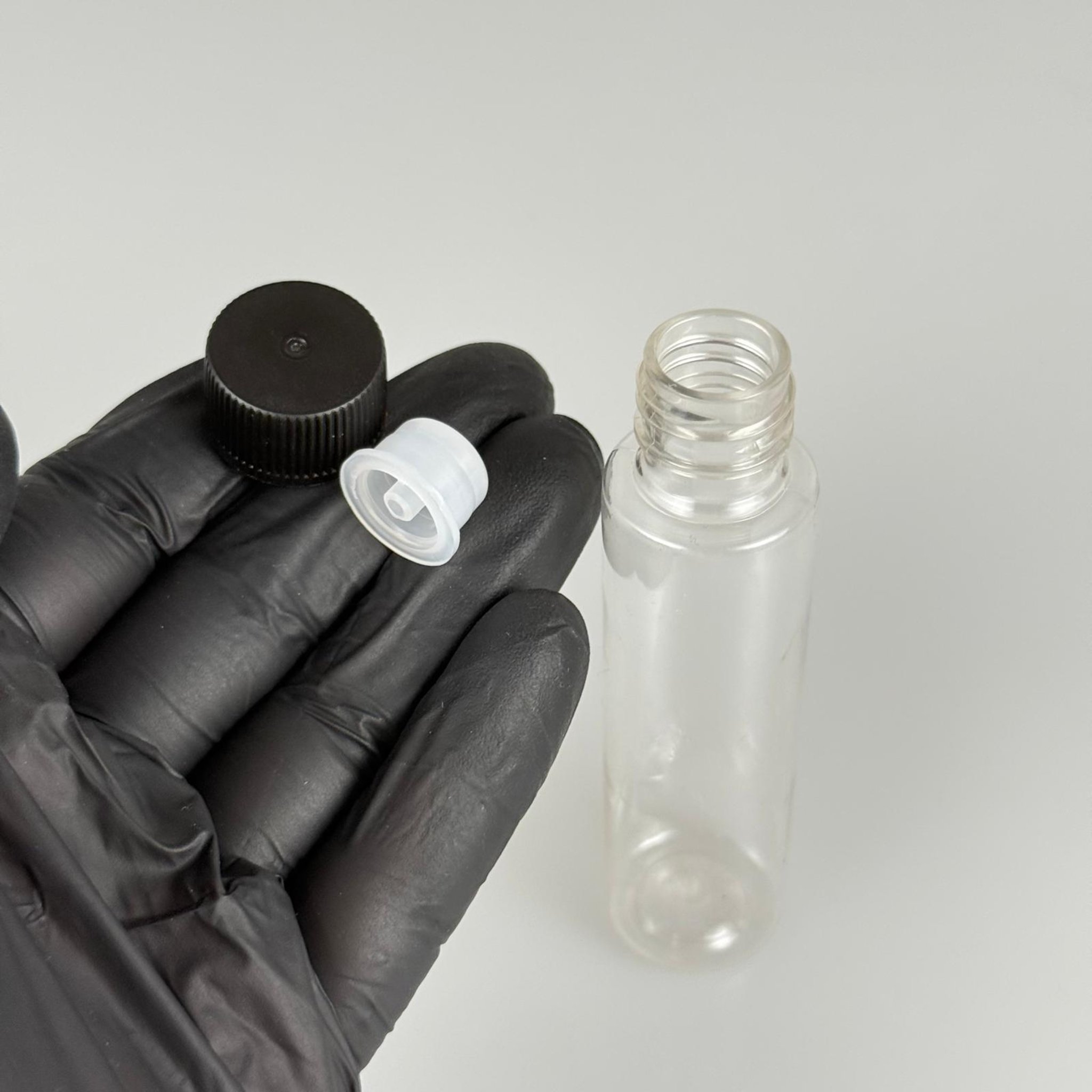 35 CC İÇTEN DAMLALIKLI PLASTİK ŞİŞE -  35 ML ŞEFFAF PET ŞİŞE + CONTALI SİYAH KAPAK + KOLONYA TIPALI (DELEREK KULLANILIR) TAKIM
