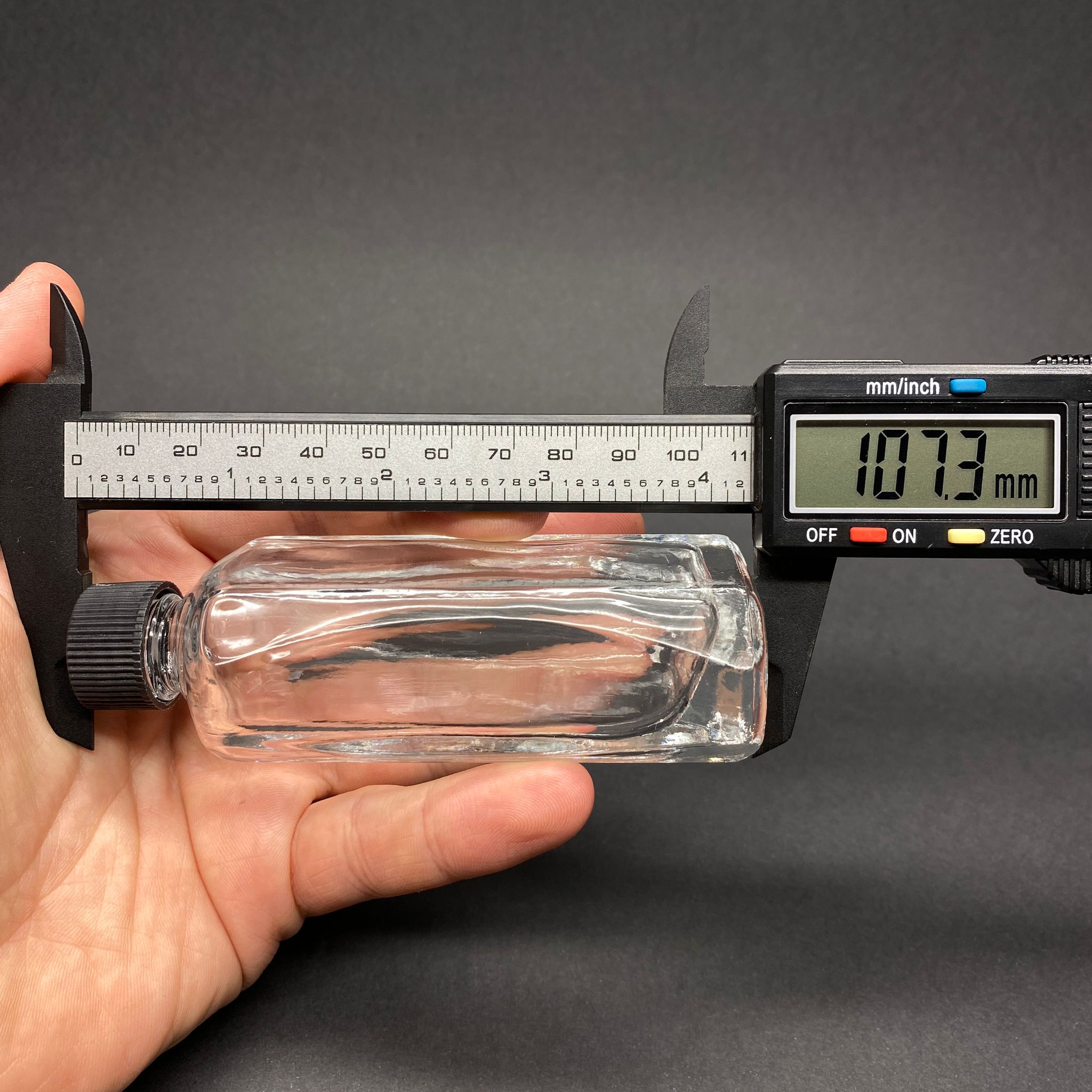 50 CC MİLANO MODEL CAM ŞİŞE - SİYAH KAPAKLI - 50 ML LÜKS CAM ŞİŞE (CAMIN KALINLIĞI İLE İLGİLİ +/- 5 ML TOLERANS OLABİLİR)