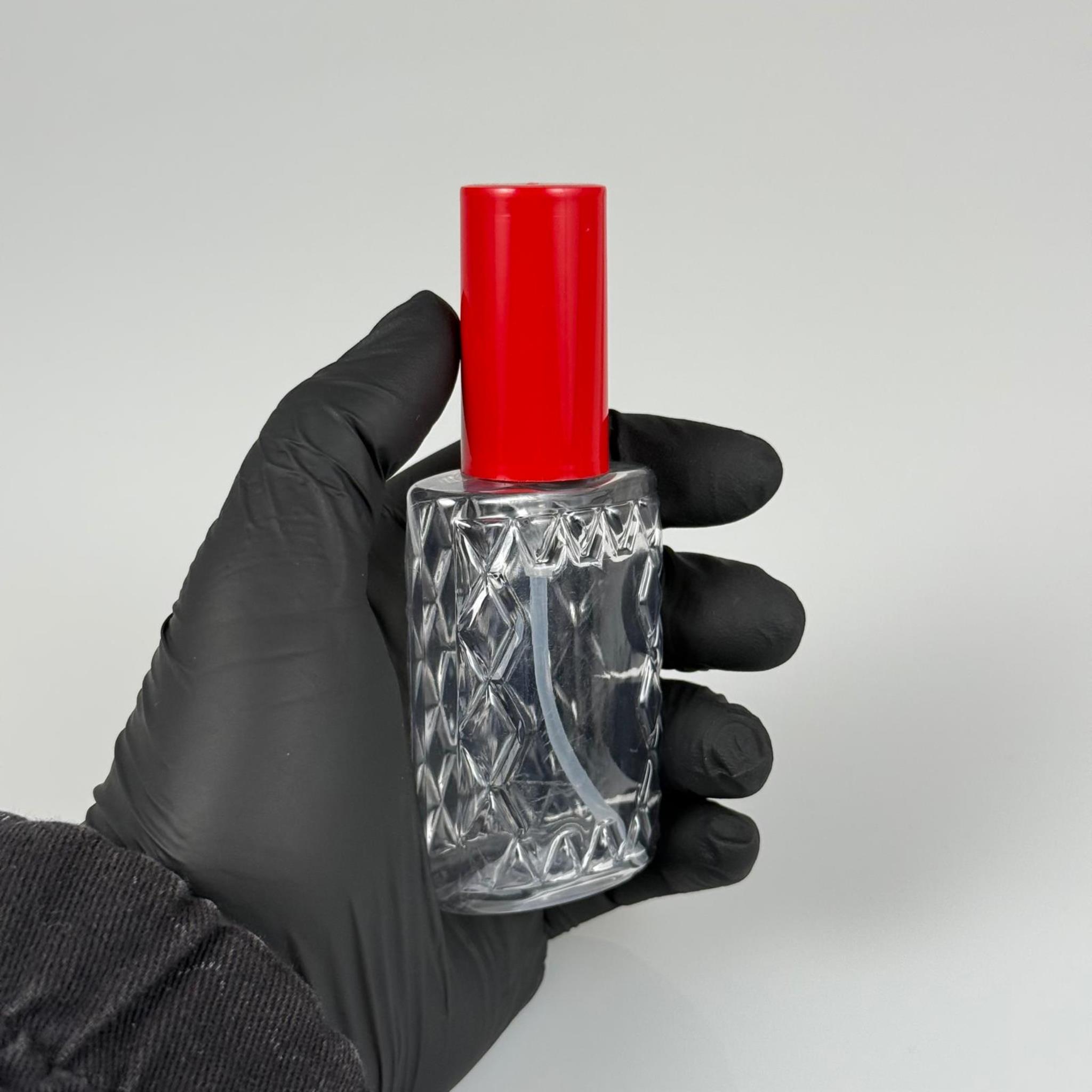 50 CC ŞEFFAF PET KÖŞELİ PARFÜM ŞİŞESİ - SİYAH SPREYLİ - KIRMIZI KORUMA KAPAKLI - 50 ML PLASTİK PARFÜM - KOLONYA ŞİŞESİ