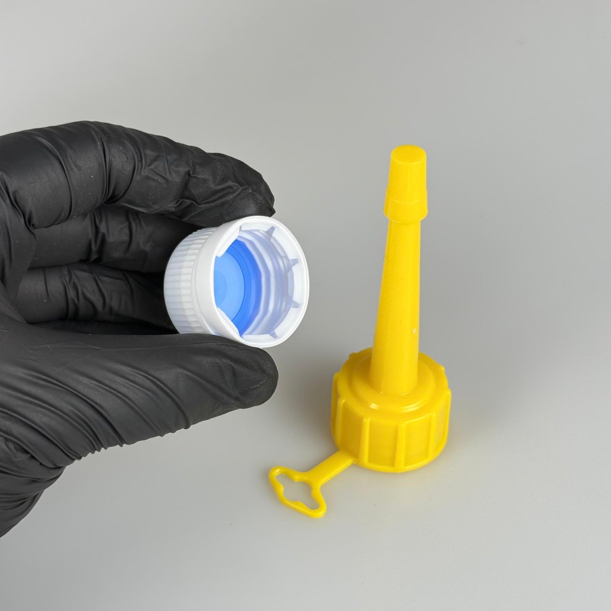 500 CC TİNER ŞİŞESİ - KİLİTLİ CONTALI  BEYAZ KAPAKLI + AKITICILI SİVRİ SARI KARTUŞ KAPAKLI - 500 ML KİMYASALA DAYANIKLI PLASTİK ŞİŞE - 0,5 LT POLİETİLEN ŞİŞE TOMBUL