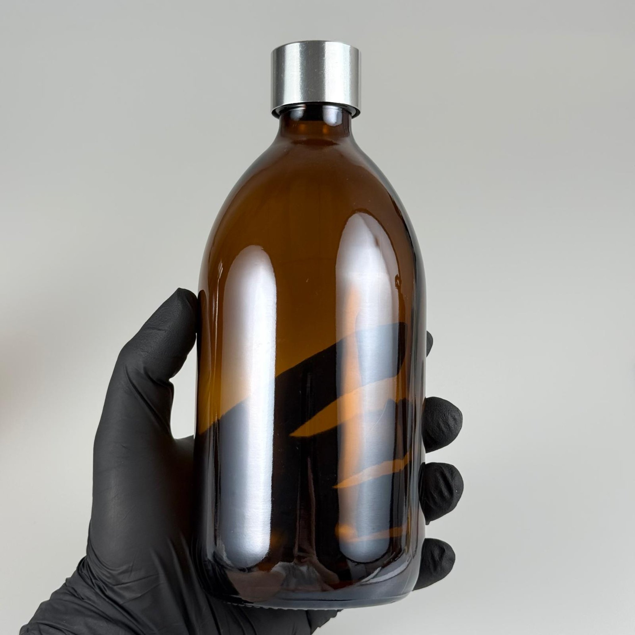 500 CC AMBER TOMBUL ÖZEL SERİ CAM ŞİŞE + ALÜMİNYUM KAPLAMALI GÜMÜŞ KAPAKLI + KÖR TIPALI TAKIM - 500 ML KAHVERENGİ CAM ŞİŞE