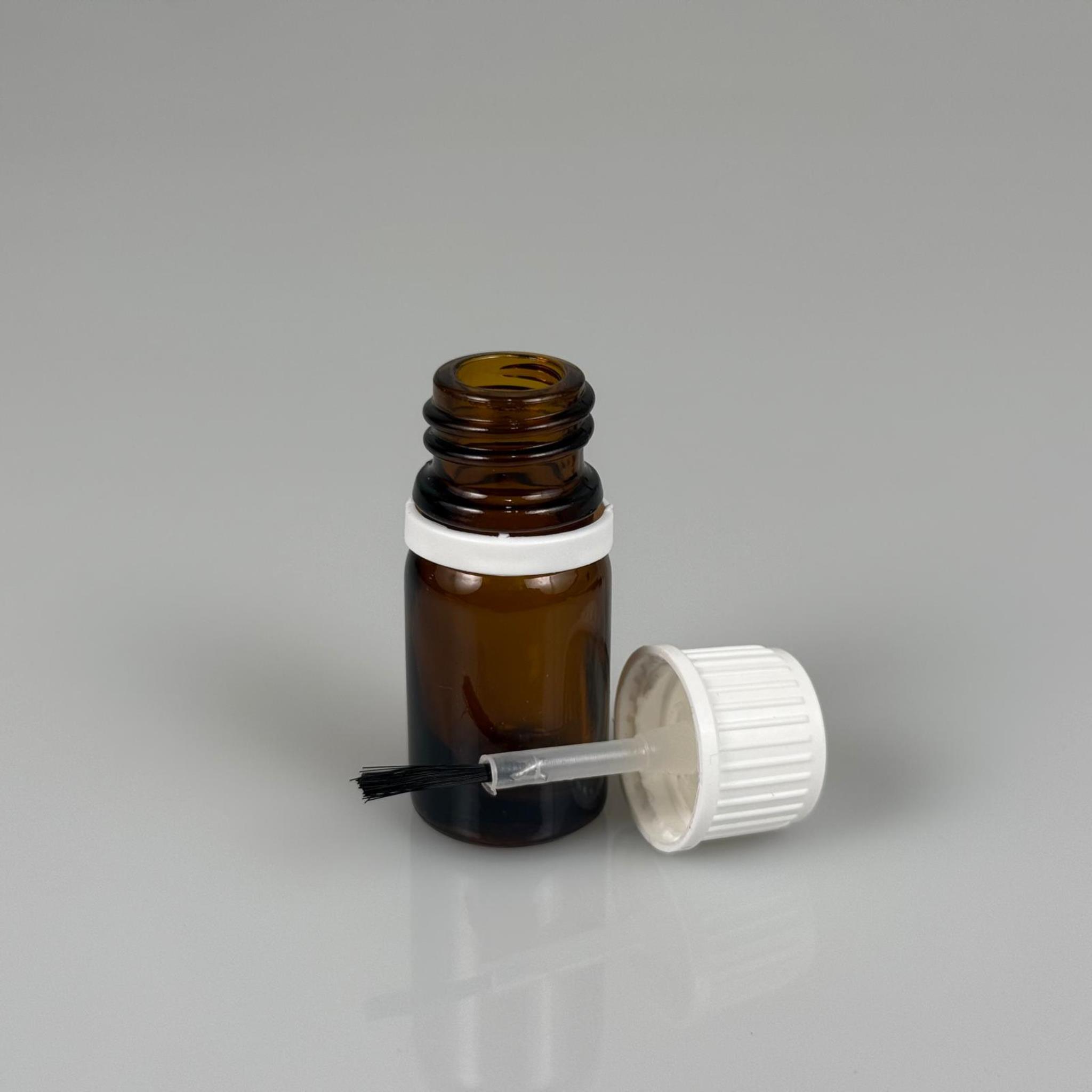 5 CC FIRÇALI CAM ŞİŞE - AMBER - 5 ML BEYAZ KAPAKLI FIRÇALI CAM ŞİŞE - CAM OJE ŞİŞESİ FIRÇALI BEYAZ KAPAKLI TAKIM - BOŞ OJE ŞİŞESİ, FIRÇALI ŞİŞE, OTOMOTİV VE MOBİLYA İÇİN RÖTÜŞ BOYA ŞİŞESİ VB. ÇOK AMAÇLI FIRÇALI ŞİŞE