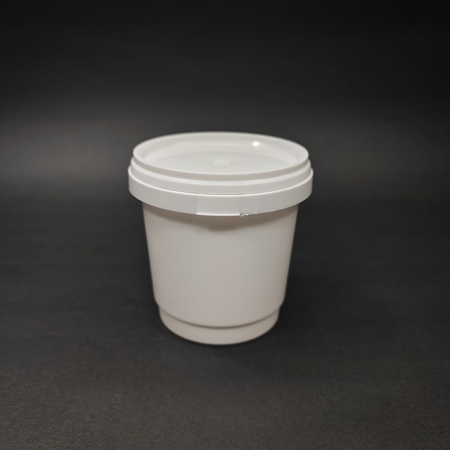 150 CC PLASTİK KOVA - BEYAZ- 150 ML GIDAYA UYGUN SIZDIRMAZ KİLİTLİ KAPAKLI KOVA - YOĞURT KOVASI, NUMUNE KOVASI, OYUN HAMURU KUTUSU, TATLI KASESİ , DONDURMA KUTUSU , KREM KUTUSU , VAZELİN KUTUSU VB ALANLARDA KULLANILABİLİR.