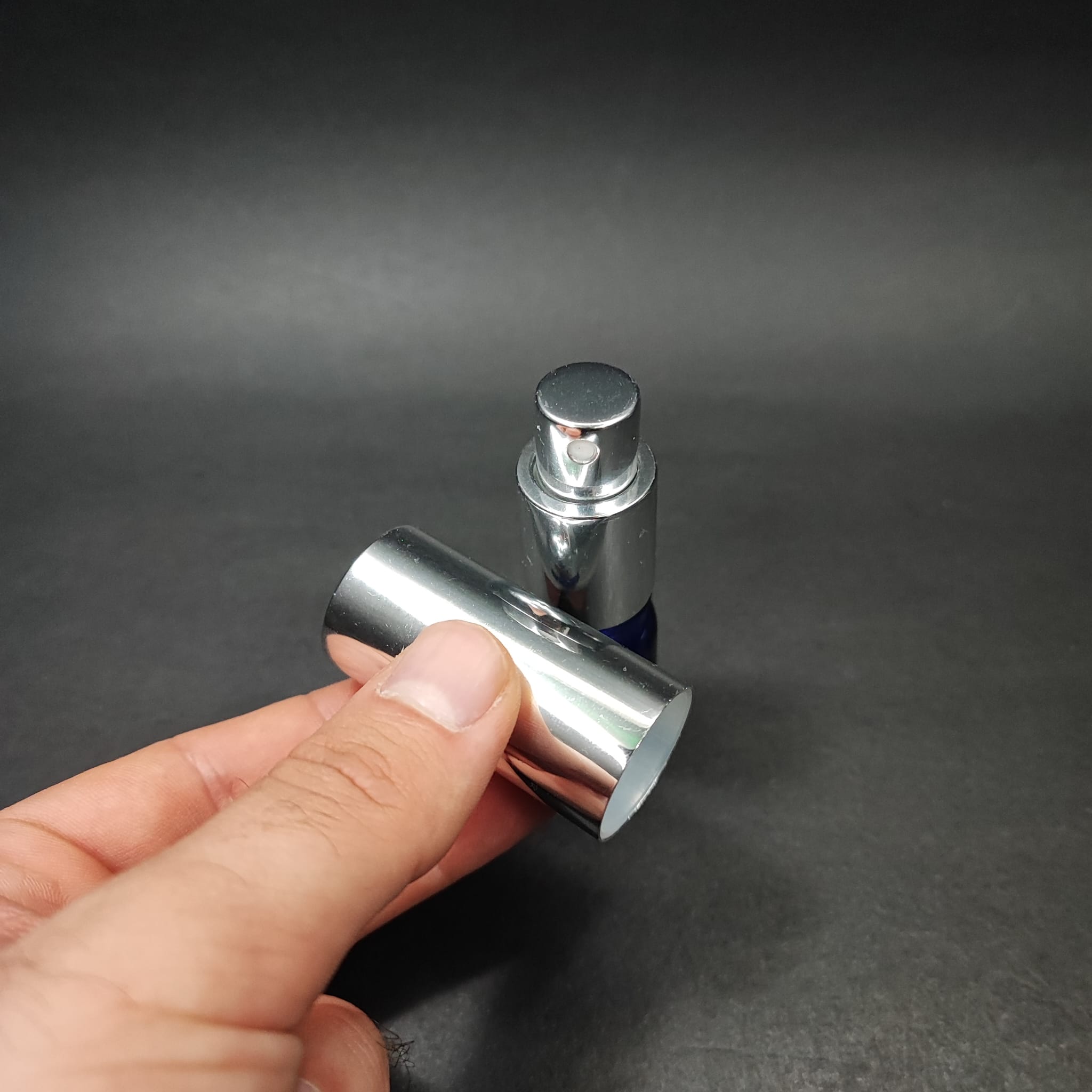 5 ML LÜKS VİDALI VALF ÇEVİRME PARFÜM ŞİŞELERİ - 5 CC MAVİ CAM ŞİŞE - GÜMÜŞ METAL SPREYLİ KAPAKLI SET