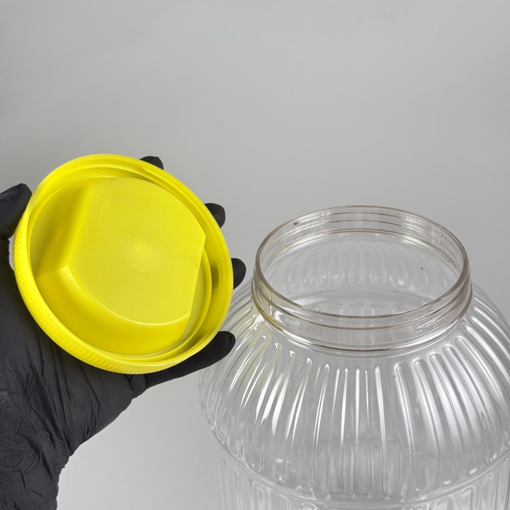 5000 CC PET KAVANOZ ÇİZGİLİ - SARI KAPAKLI PLASTİK KAVANOZ - 5 LT PET BİDON - 5 LİTRE YUVARLAK KAVANOZ - TURŞU, ZEYTİN, VB İÇİN BOŞ PLASTİK BİDON