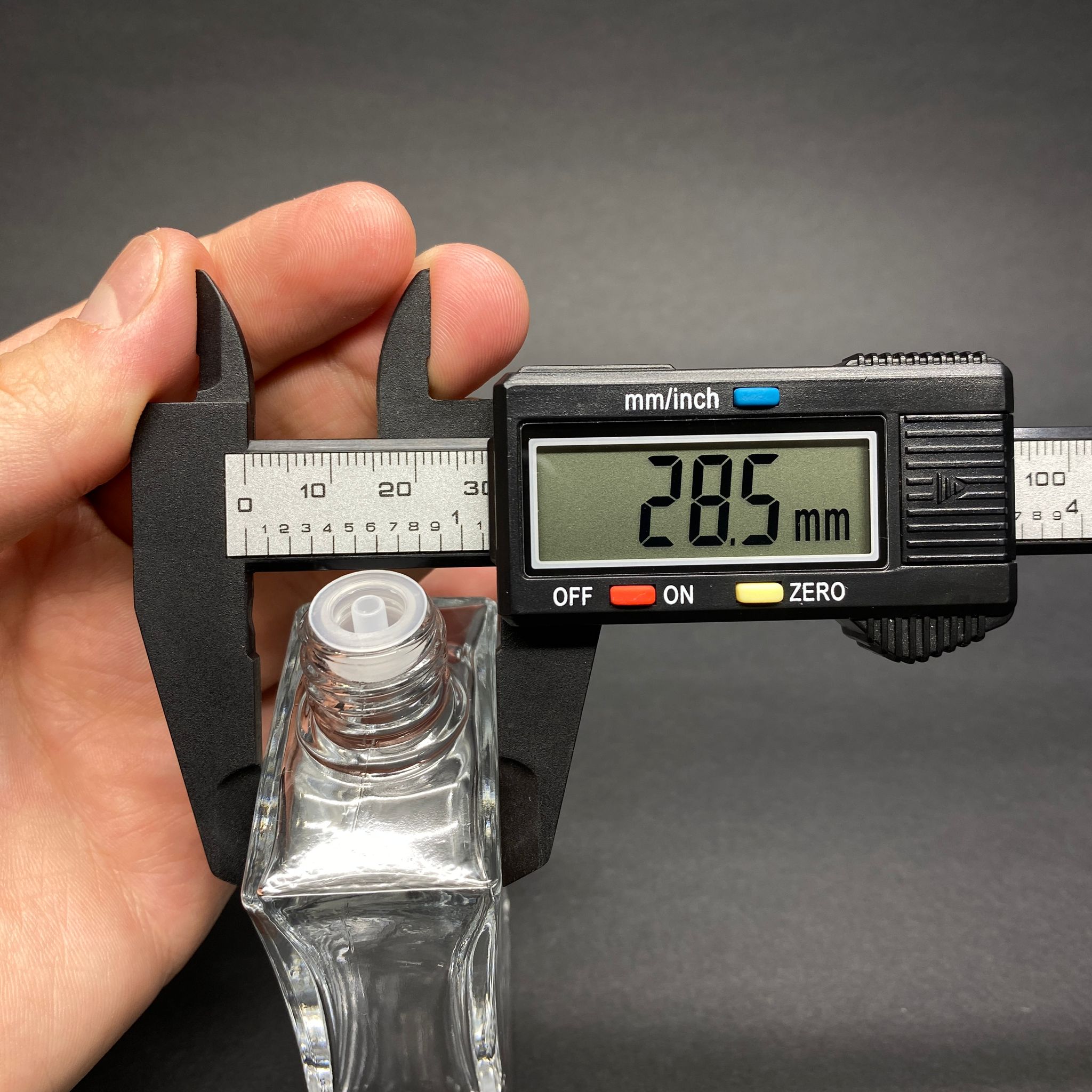 50 CC DİKDÖRTGEN KÖŞELİ YASSI MODEL CAM ŞİŞE - KRİSTAL KAPAKLI TIPALI  - 50 ML LÜKS CAM KOLONYA ŞİŞESİ - 1. KALİTE İTHAL CAM