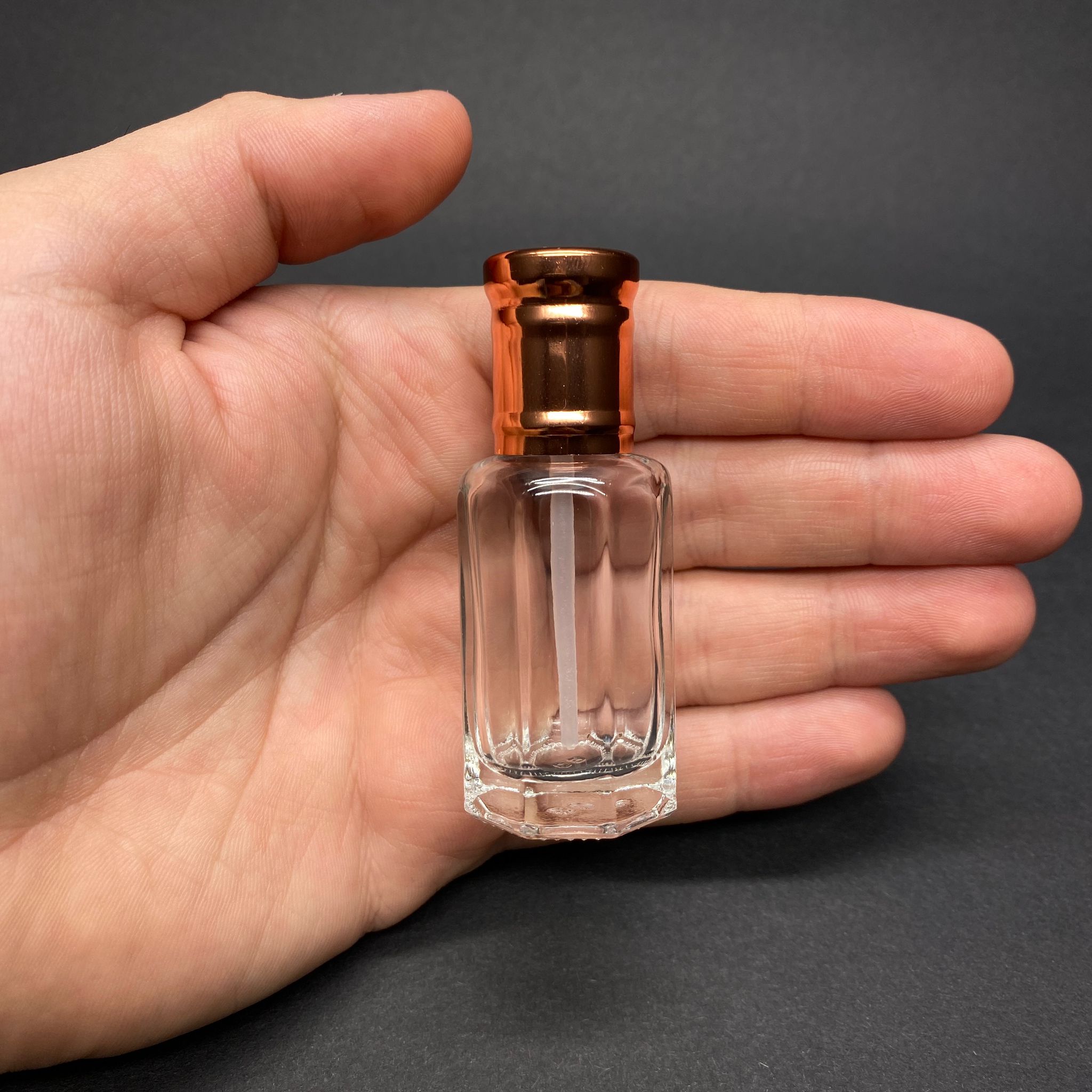 12 CC ÇUBUKLU ESANS ŞİŞESİ - HACI MİSİ , AROMATİK YAĞ , KOKU , PARFÜM İÇİN SÜRÜLEBİLİR 12 ML CAM ŞİŞE - BRONZ RENK KAPAKLI