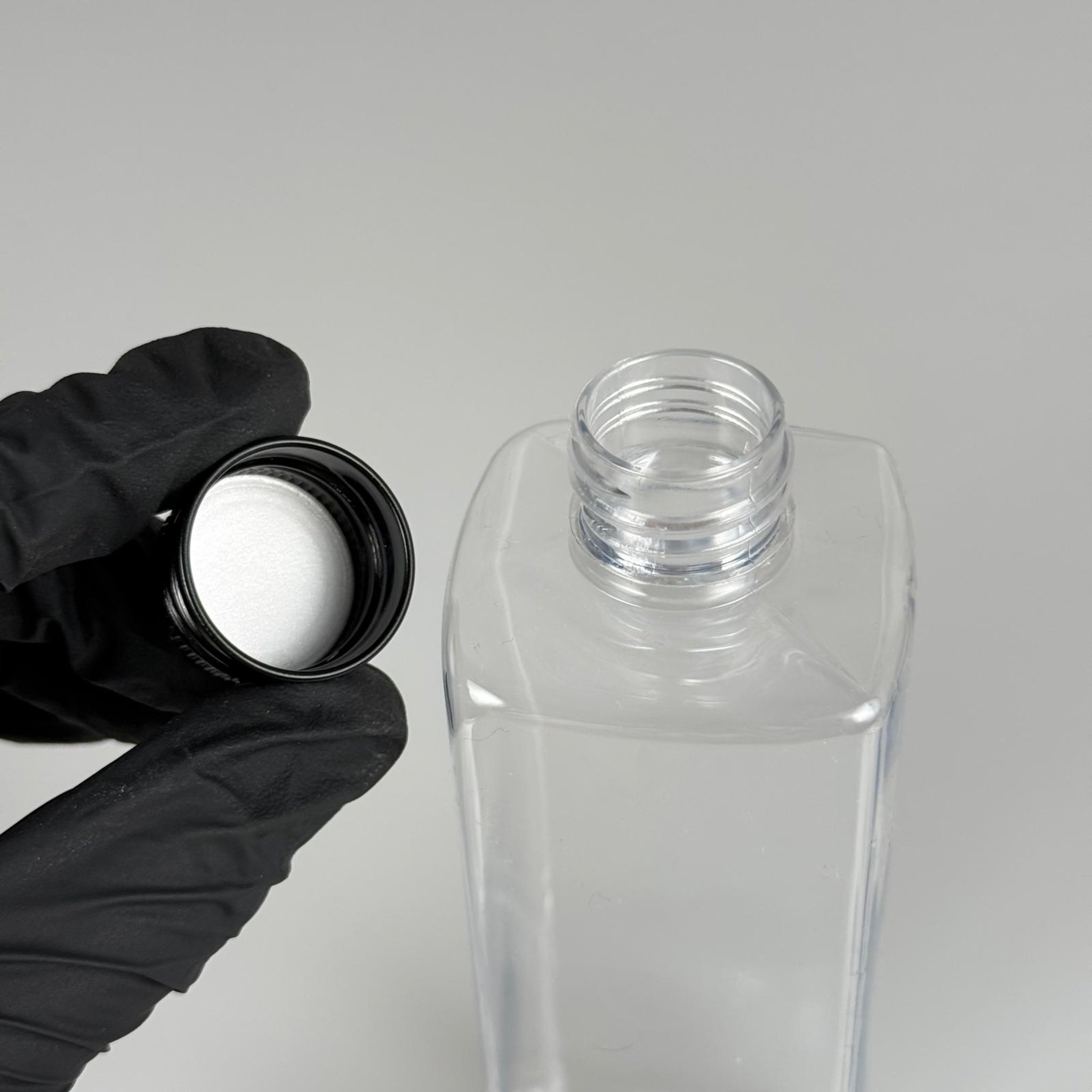 300 CC KARE PET ŞİŞE (31 GR - 24 AĞIZ) + KÖPÜK CONTALI SİYAH METAL ALÜMİNYUM KAPAK TAKIM - 300 ML KAPAKLI PLASTİK ŞİŞELER