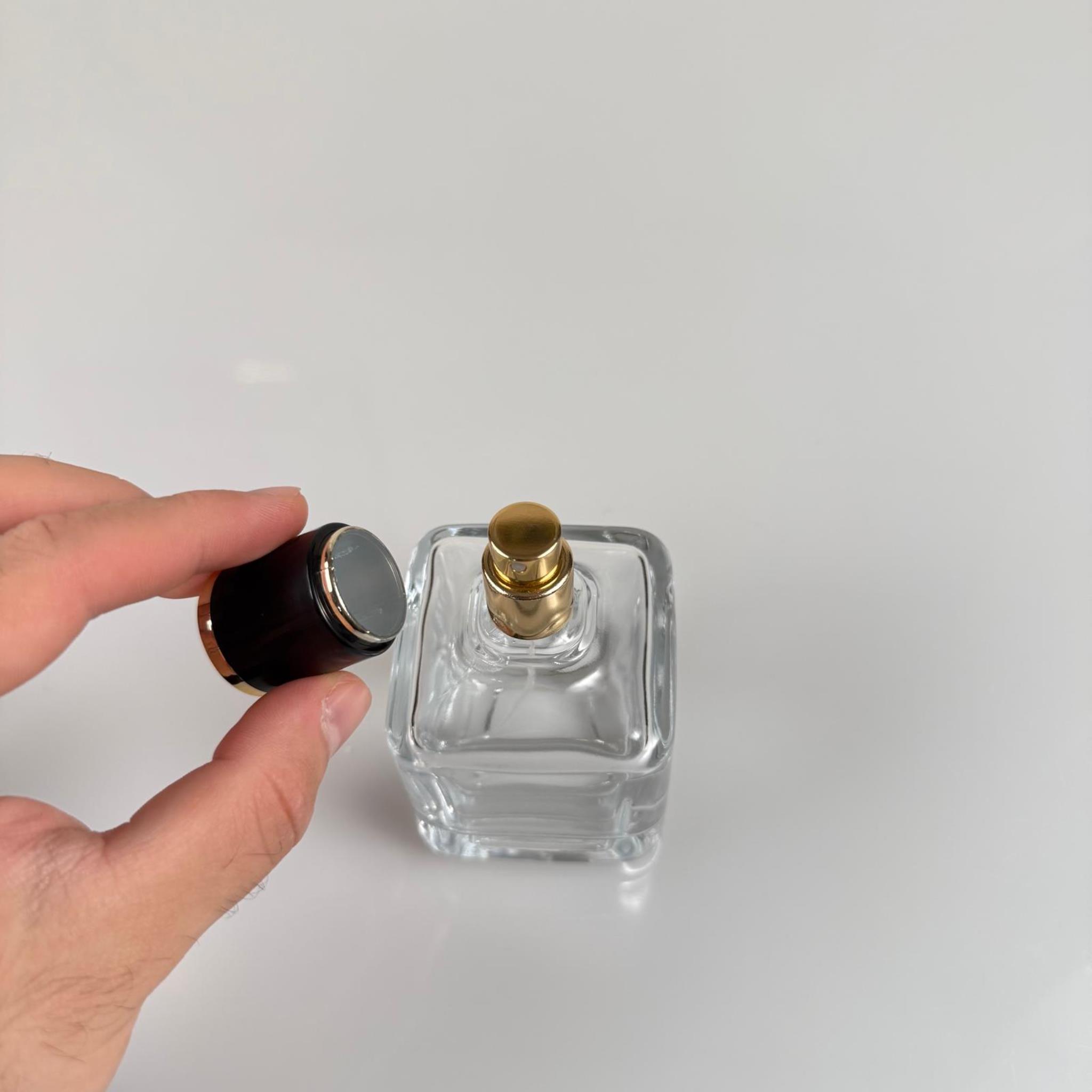 100 ML KARE MODEL LURA PARFÜM ŞİŞESİ - GOLD METAL SPREYLİ + GOLD SİYAH KAPAKLI (AĞIZ 15 MM GEÇME KOLAY KAPAMA)