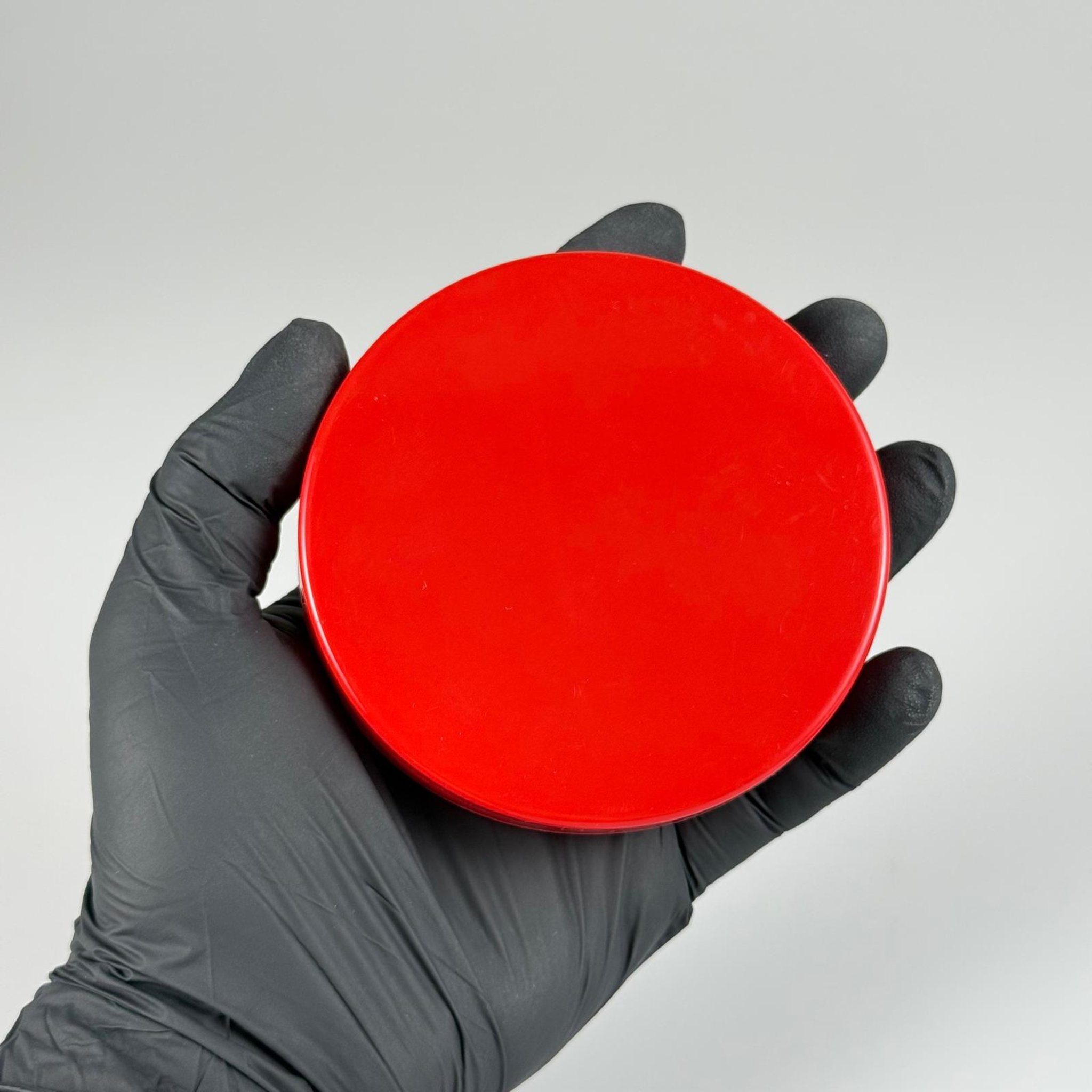 89 MM VİDALI PLASTİK KIRMIZI KAPAK