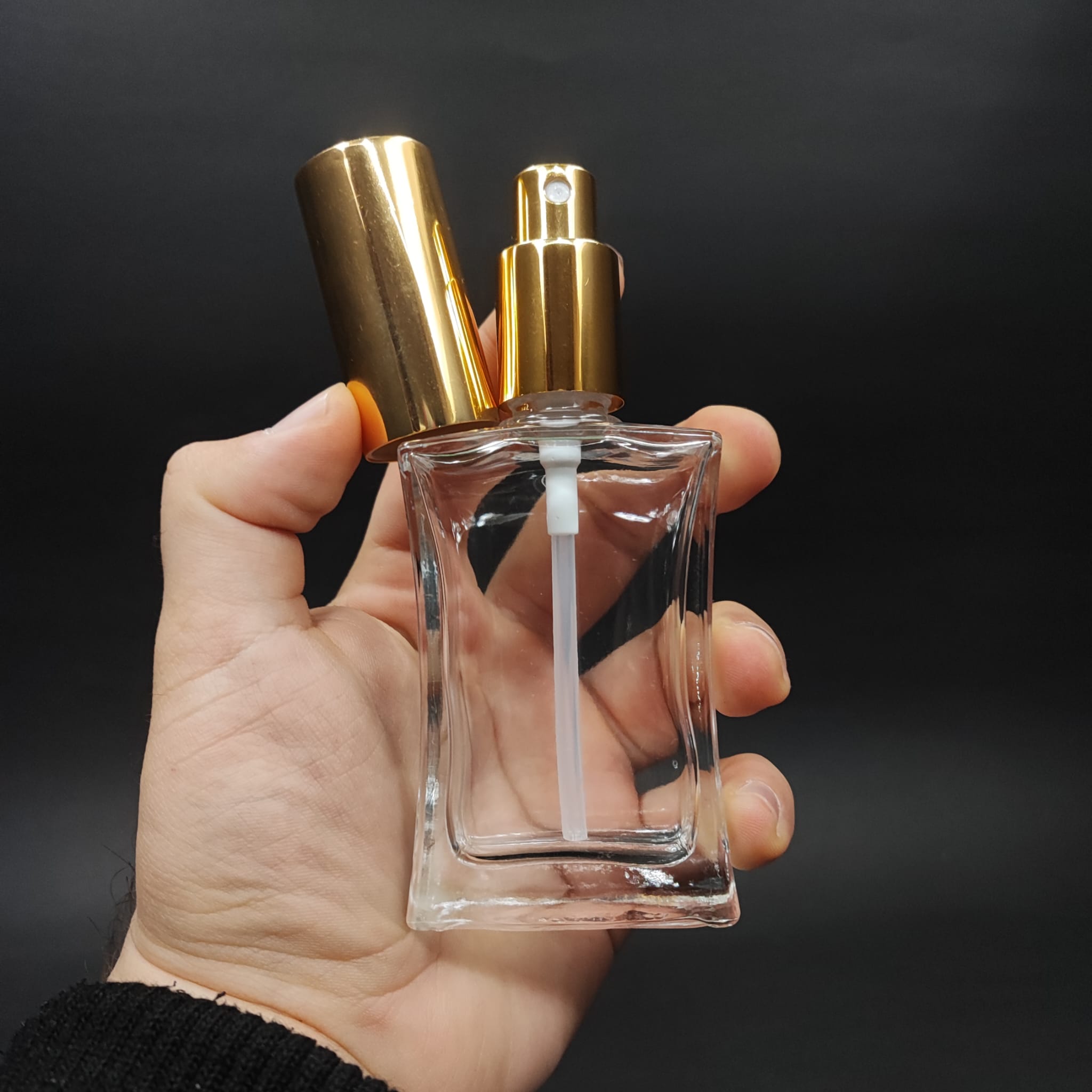 50 ML LÜKS VİDALI VALF ÇEVİRME PARFÜM ŞİŞELERİ - 50 CC KÖŞELİ DİKDÖRTGEN CAM ŞİŞE - GOLD METAL SPREYLİ KAPAKLI SET