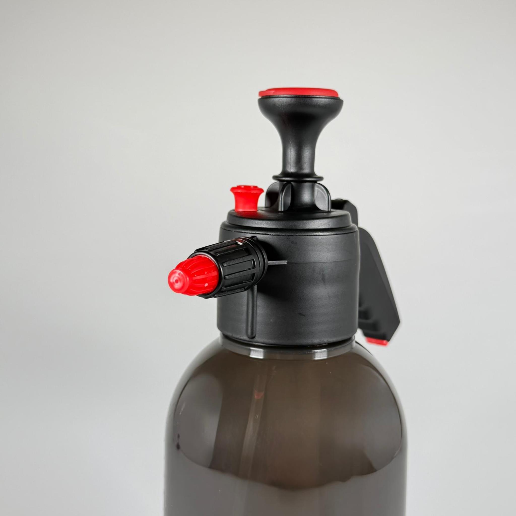 BASINÇLI İLAÇLAMA POMPASI + 2 LT SİYAH YARI SAYDAM ŞİŞE TAKIM - BİTKİ FISFISI , OTO TEMİZLİK , OTO YIKAMA, KÖPÜK YAPICI, SULAMA VB İÇİN İÇİN AYARLANABİLİR PÜSKÜRTÜCÜ SPREY