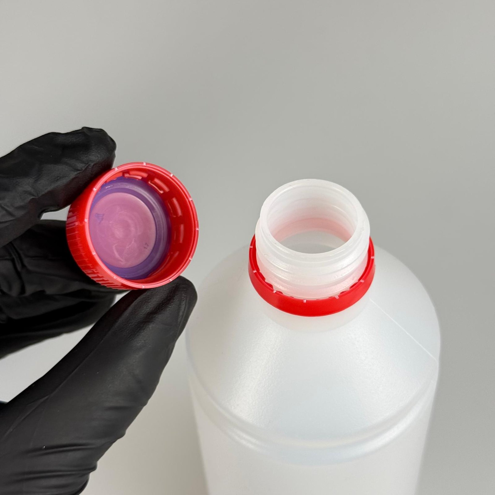 500 CC TİNER ŞİŞESİ - KIRMIZI KİLİTLİ KAPAKLI - 500 ML KİMYASALA DAYANIKLI PLASTİK ŞİŞE - 0,5 LT POLİETİLEN ŞİŞE