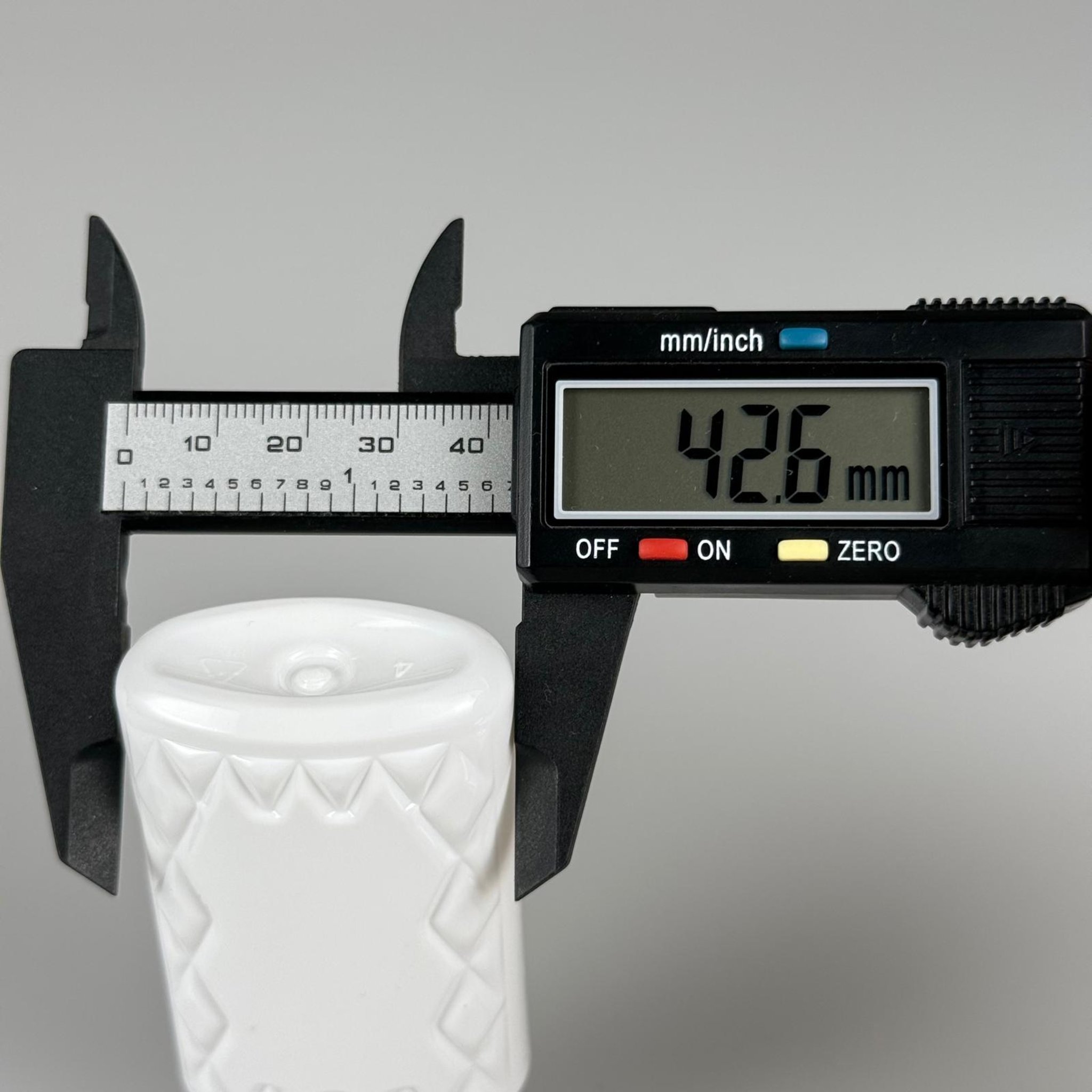 50 CC KÖŞELİ BEYAZ PET ŞİŞE + KÖPÜK CONTALI SİYAH ALÜMİNYUM METAL KAPAKLI TAKIM - 50 ML PET ŞİŞE