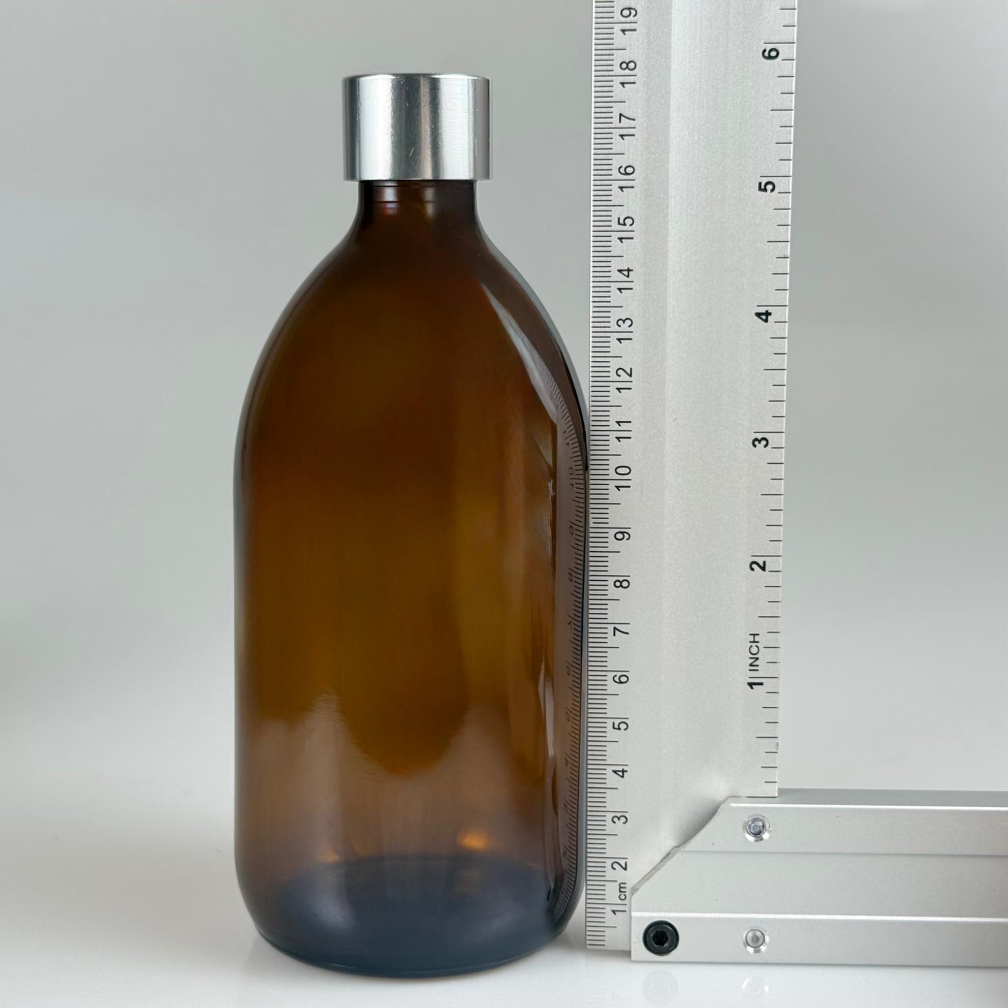 500 CC AMBER TOMBUL ÖZEL SERİ CAM ŞİŞE + ALÜMİNYUM KAPLAMALI GÜMÜŞ KAPAKLI + KÖR TIPALI TAKIM - 500 ML KAHVERENGİ CAM ŞİŞE