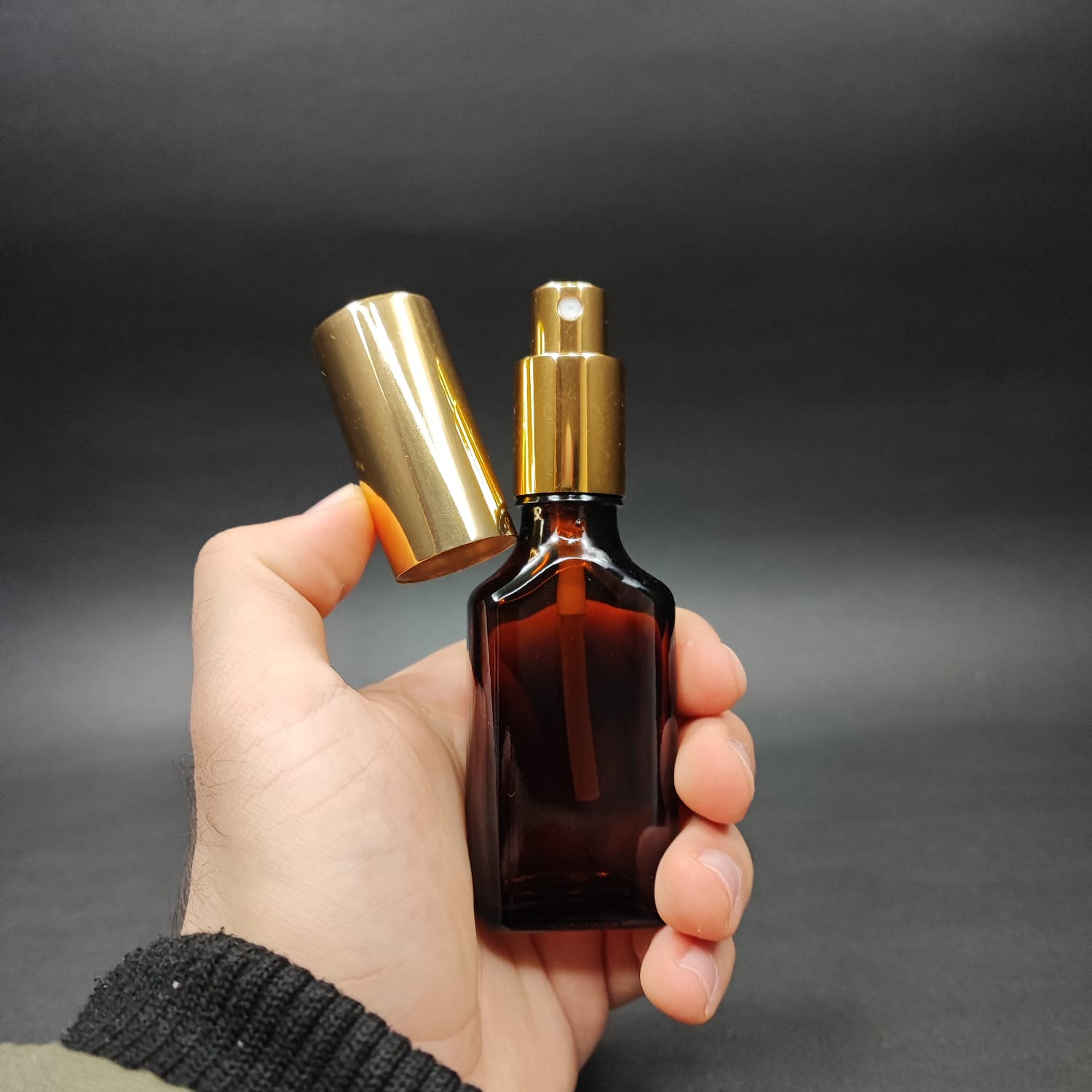 30 ML LÜKS VİDALI VALF ÇEVİRME PARFÜM ŞİŞELERİ - 30 CC AMBER YASSI CAM ŞİŞE - GOLD METAL SPREYLİ KAPAKLI SET