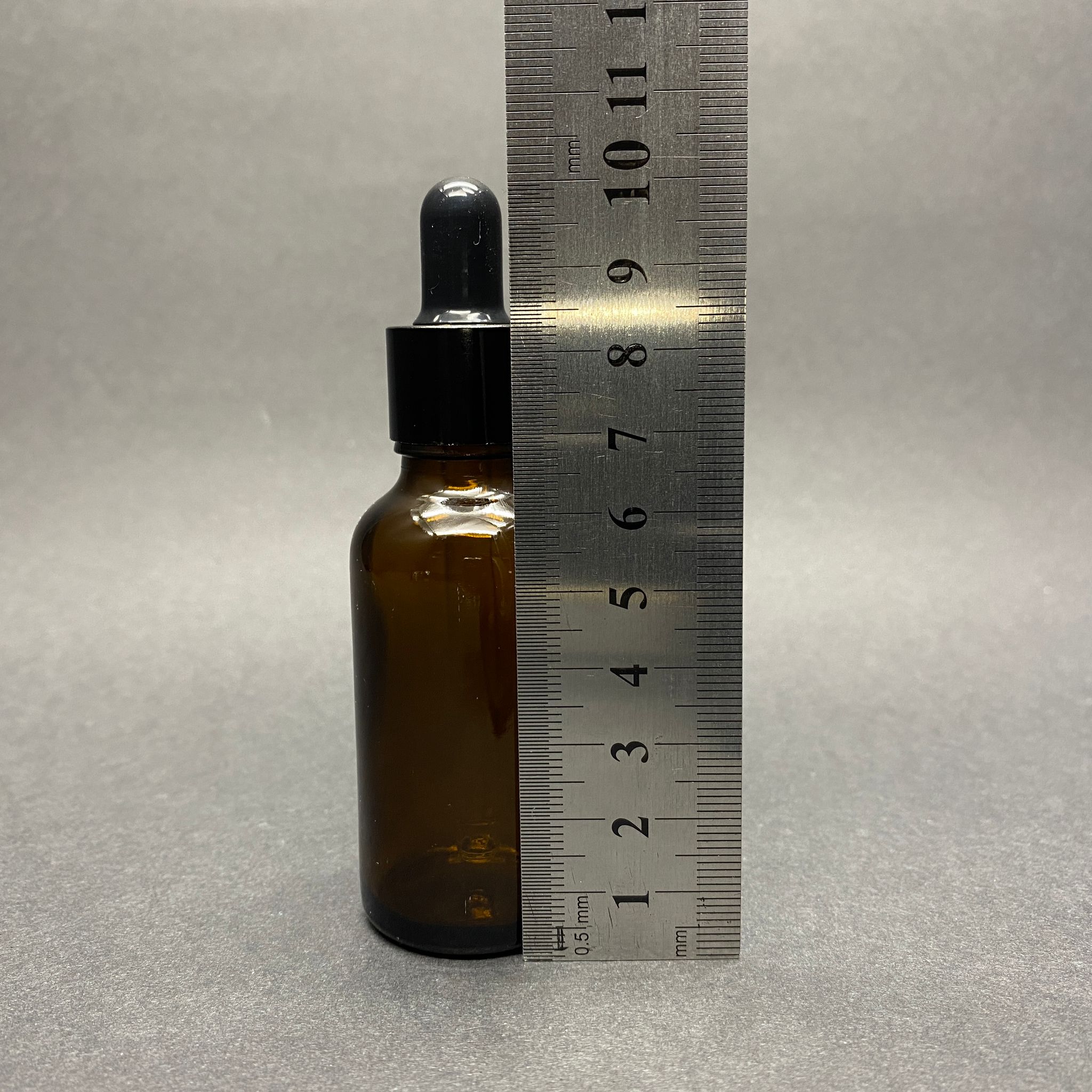30 CC AMBER CAM DAMLALIKLI ŞİŞE - SİYAH EMZİK - SİYAH METALİK KAPAK - 30 ML KAHVERENGİ CAM DAMLALIKLI ŞİŞE