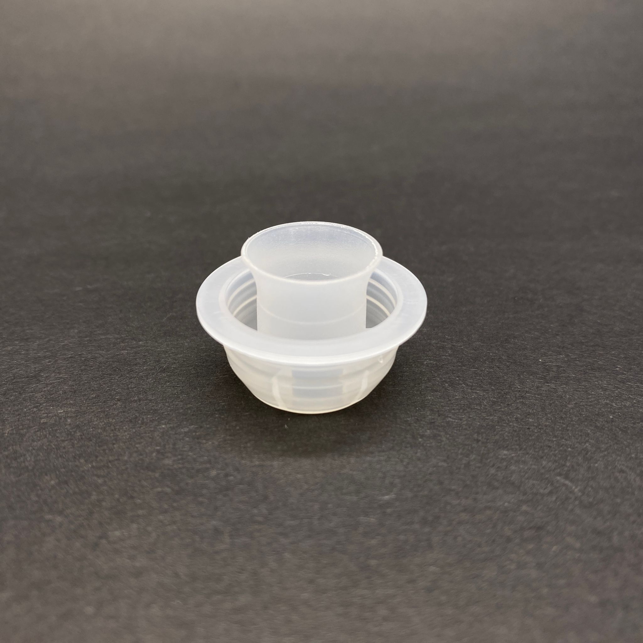 31 MM VİDALI KİLİTLİ YEŞİL PLASTİK KAPAK - AKITICILI (ZEYTİNYAĞ KAPAK - AKITICILI) - 31,5/24 DROP STOP PLASTİK KAPAK