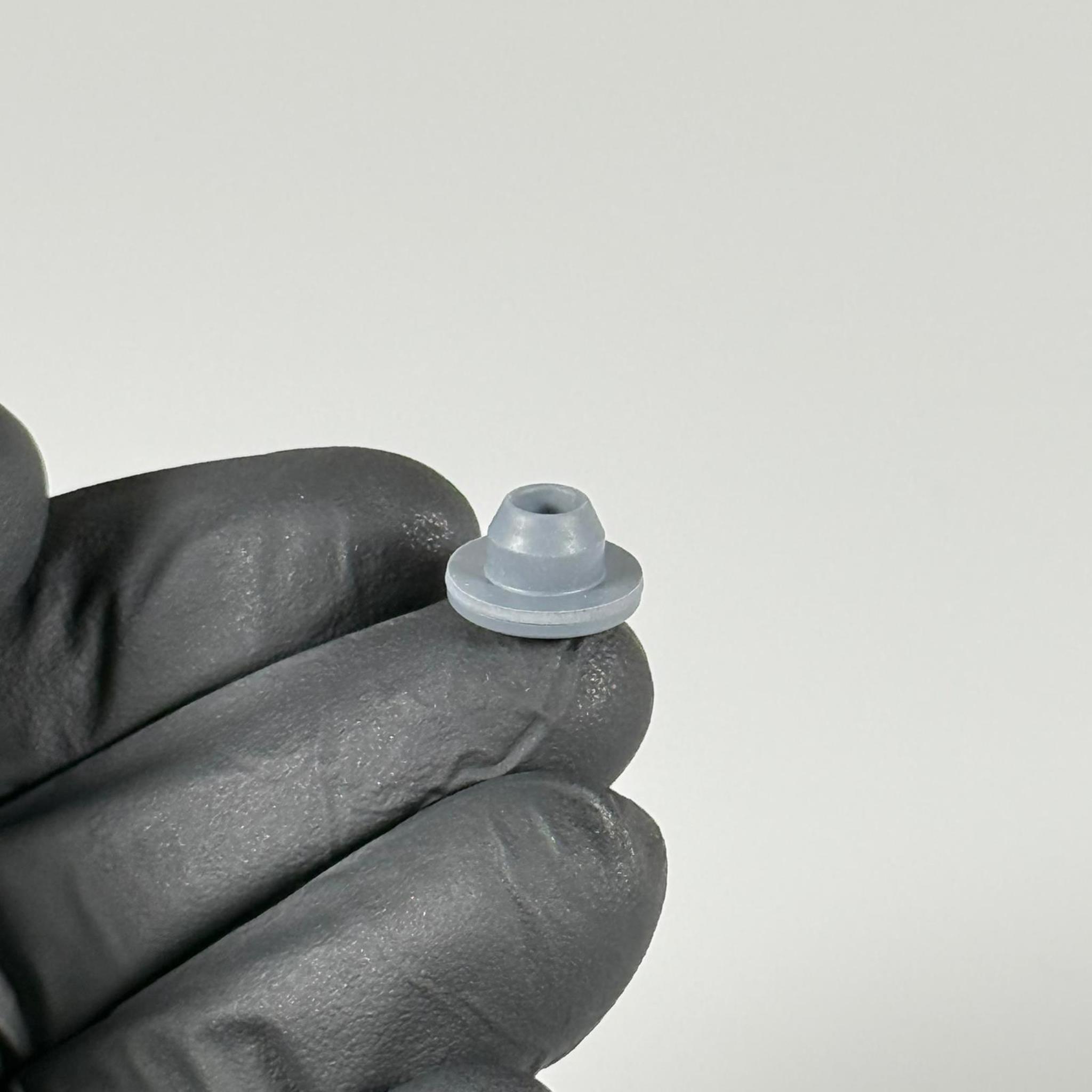 13 MM PENİSİLİN FLAKON KAUÇUK TAPA - BUTIL TAPA - KOYU GRİ (13 AĞIZ FLAKON VİAL ŞİŞELERE UYAR) - ENJEKSİYON TIPA STOPER