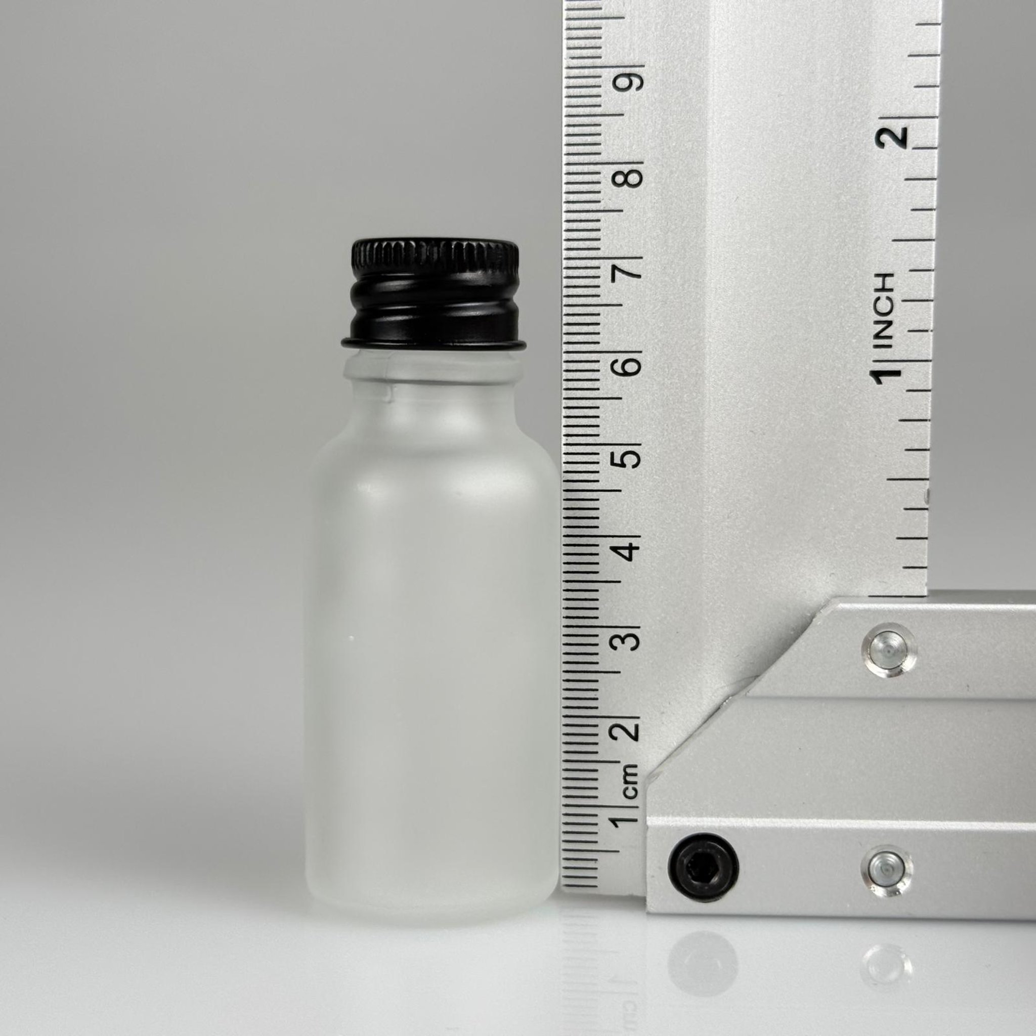 20 CC BUZLU CAM ŞİŞE + KÖPÜK CONTALI SİYAH ALÜMİNYUM METAL KAPAKLI + DAMLALIKLI KOLONYA TIPALI TAKIM - 20 ML BUZLU CAM ŞİŞE