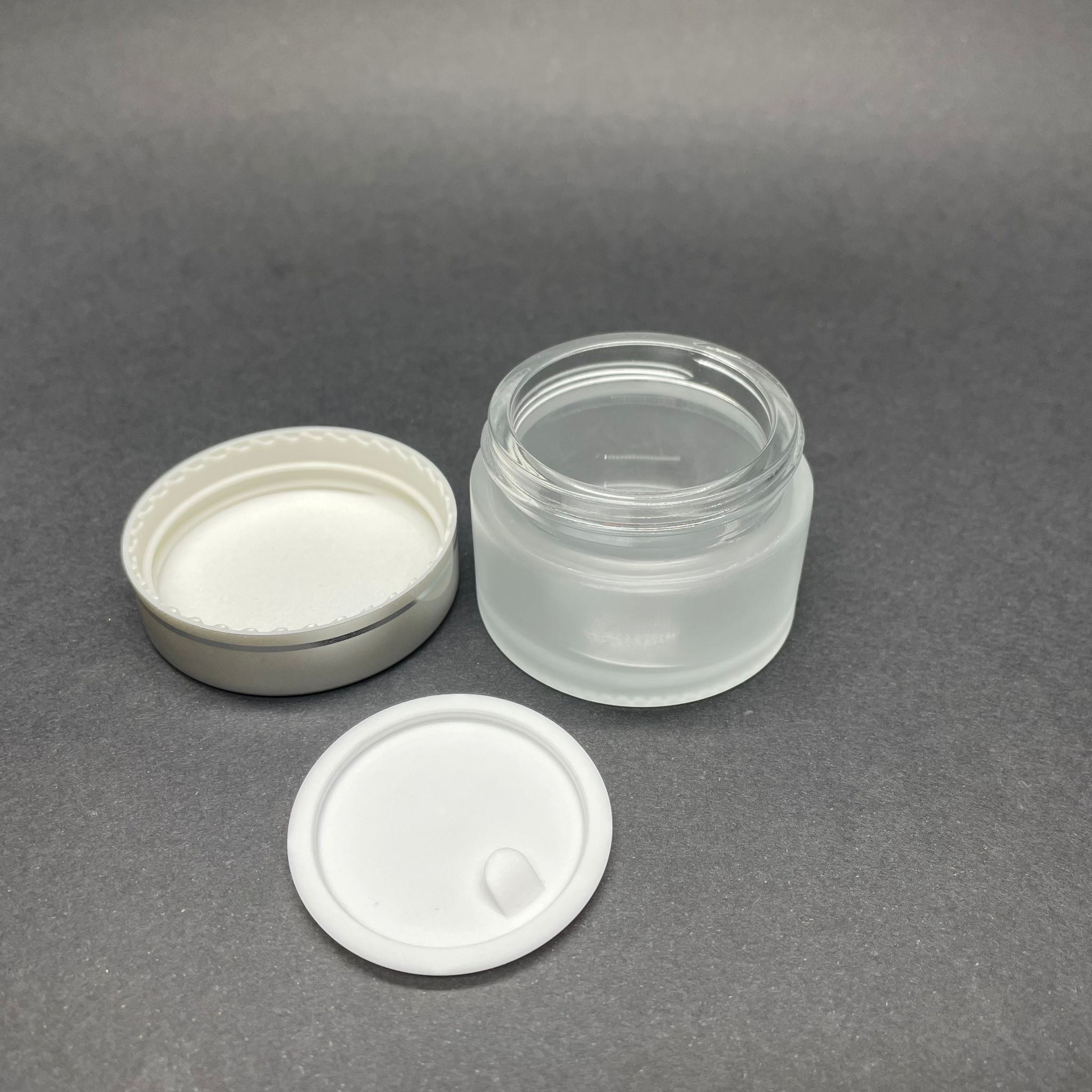 30 CC CAM BUZLU KREM KAVANOZU - GÜMÜŞ KAPAKLI İÇ CONTALI - 30 ML BUZLU CAM KREM KAVANOZU - BUZLU MUM KAVANOZU