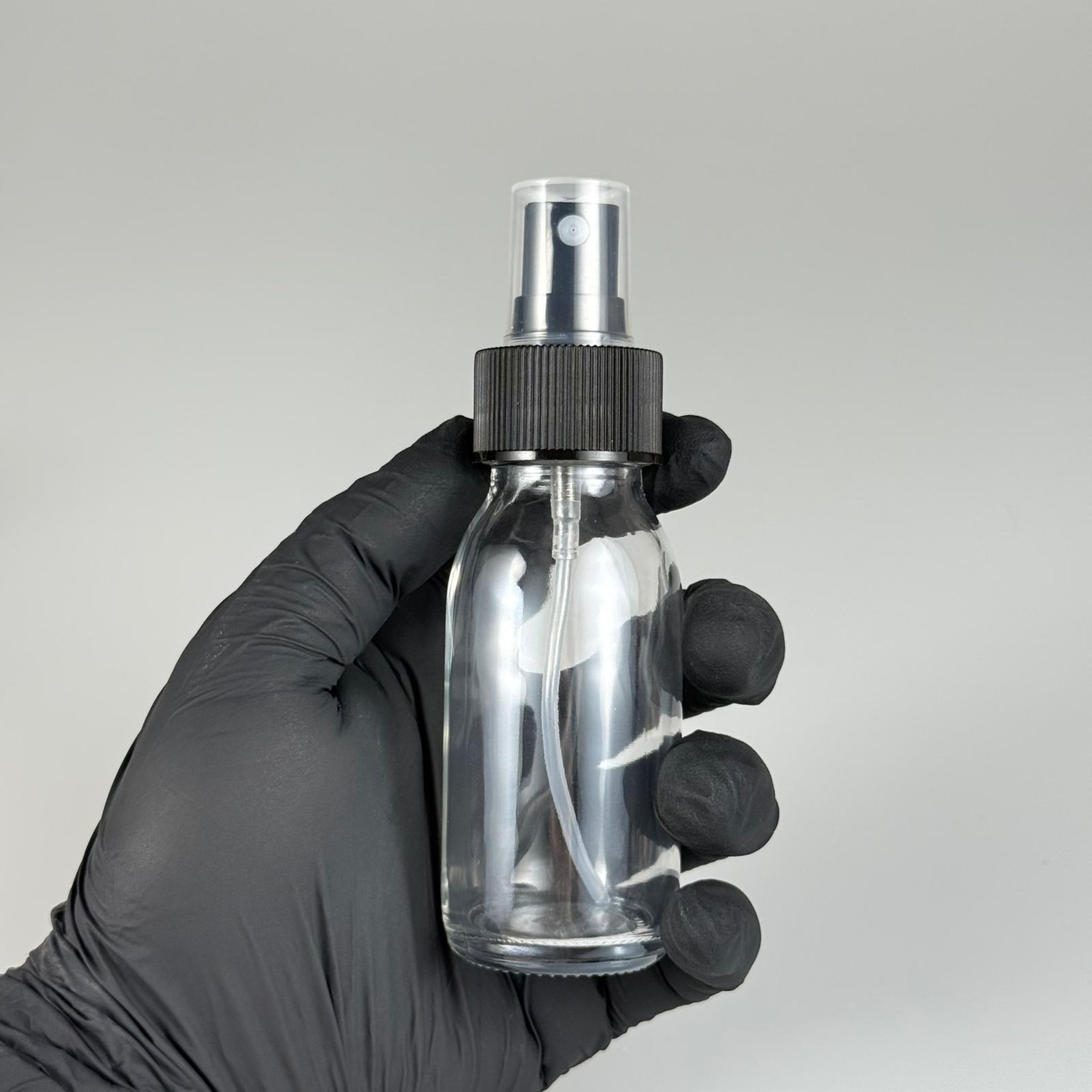 60 CC GENİŞ AĞIZLI ŞEFFAF CAM ŞİŞE SİYAH SPREYLİ TAKIM - 60 ML ŞEFFAF ŞURUP ECZA ŞİŞESİ - MİKROPLARDAN KORUNMASI İÇİN İLAÇLANMIŞTIR, SUYA TUTUNCA ŞEFFAF RENGİ ALIR