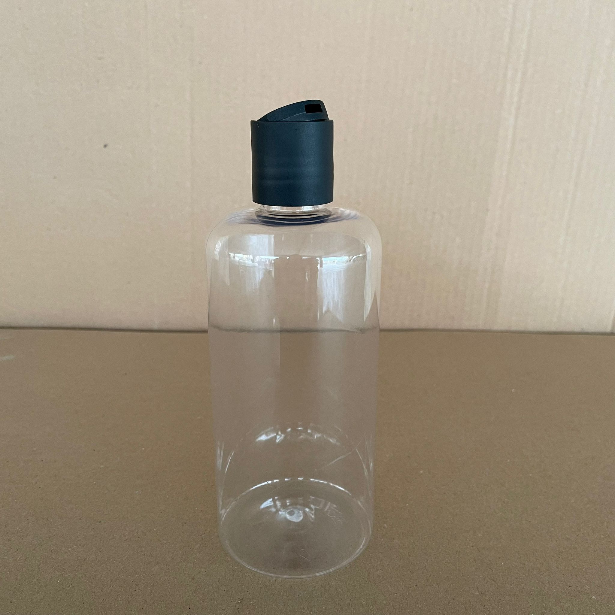 500 CC UZUN SİLİNDİR PET ŞİŞE KALIN (26 GR) - SİYAH DİSKTOP ŞAMPUAN KAPAKLI - 28 AĞIZ - 500 ML PET ŞİŞE